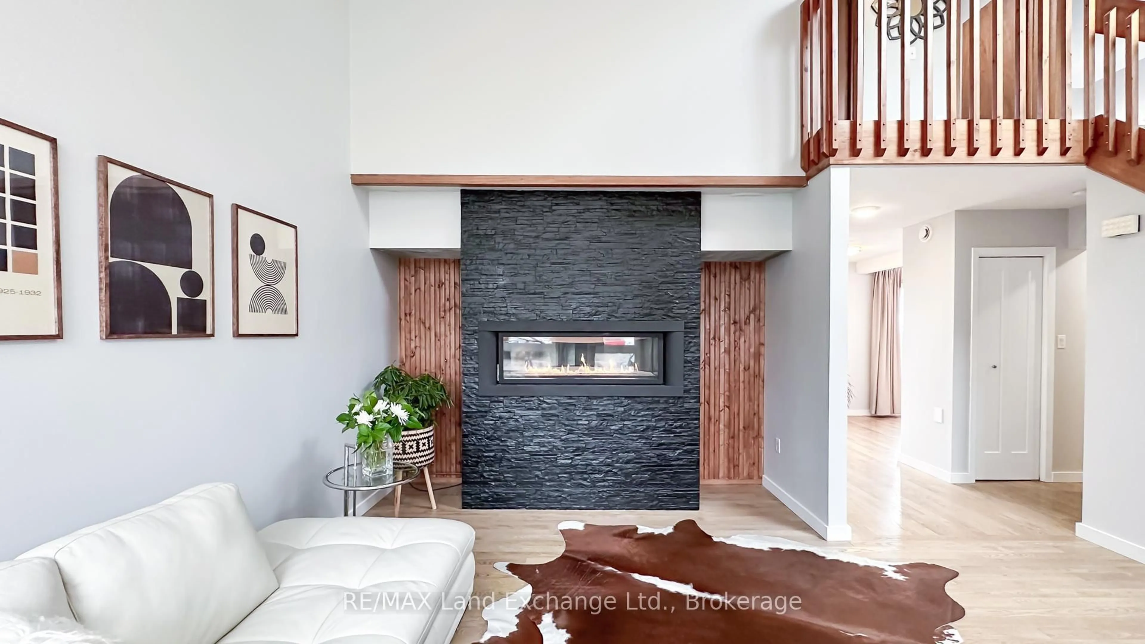 Indoor entryway for 222 Penetangore Row, Kincardine Ontario N2Z 2P6