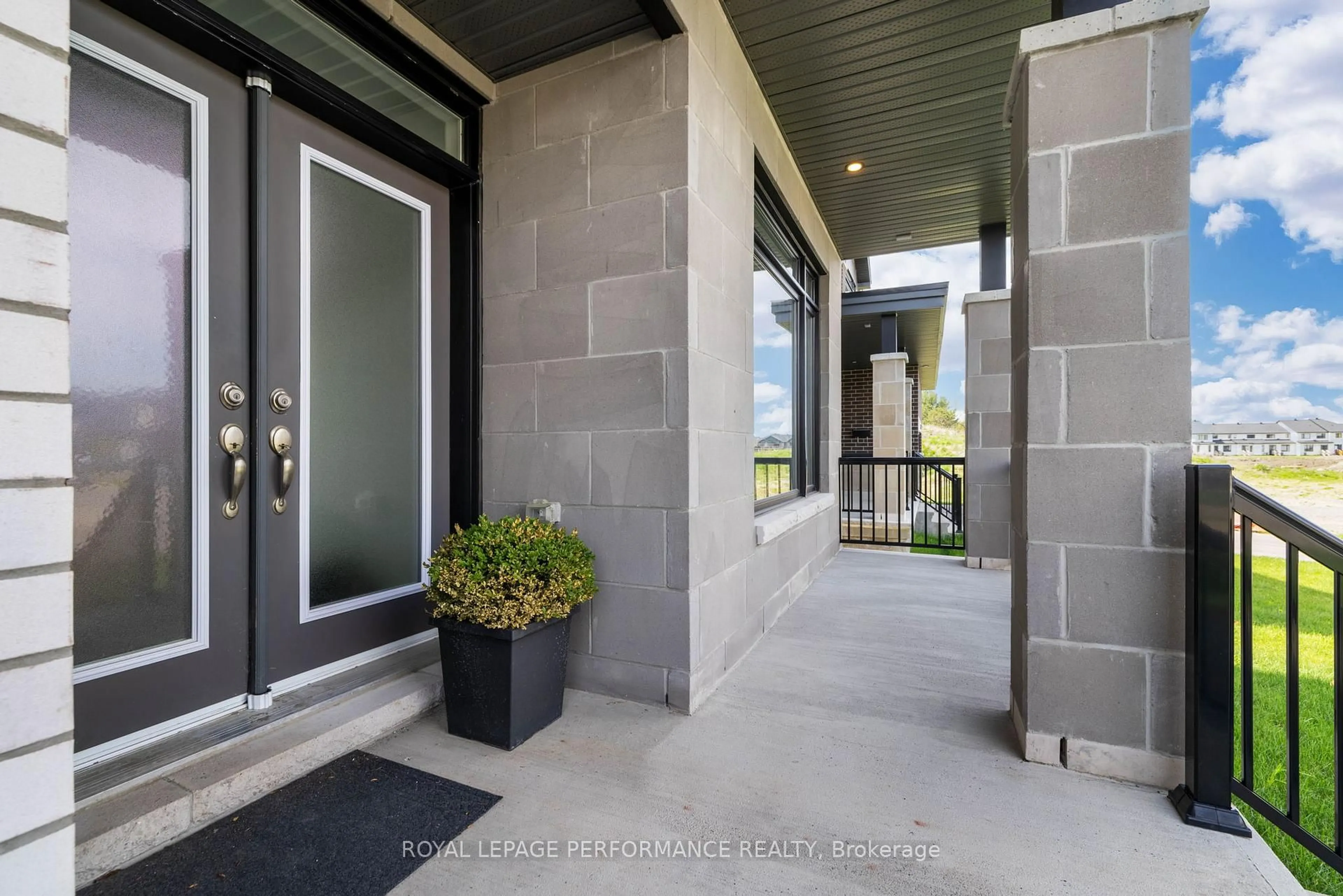 Indoor entryway for 612 Kenabeek Terr, Ottawa Ontario K4M 0M2