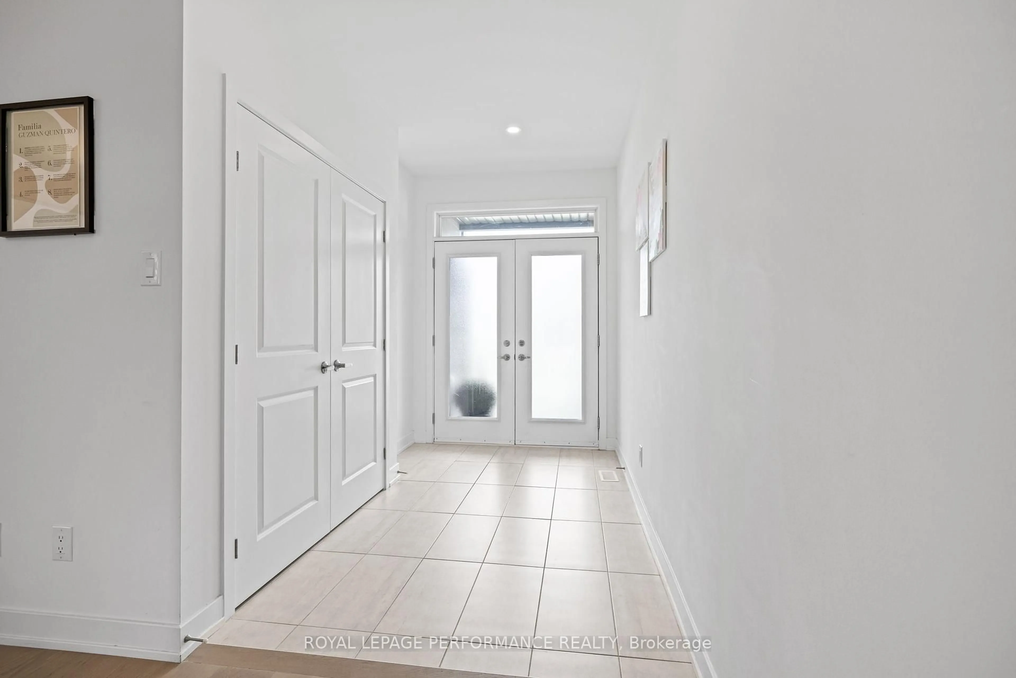 Indoor entryway for 612 Kenabeek Terr, Ottawa Ontario K4M 0M2