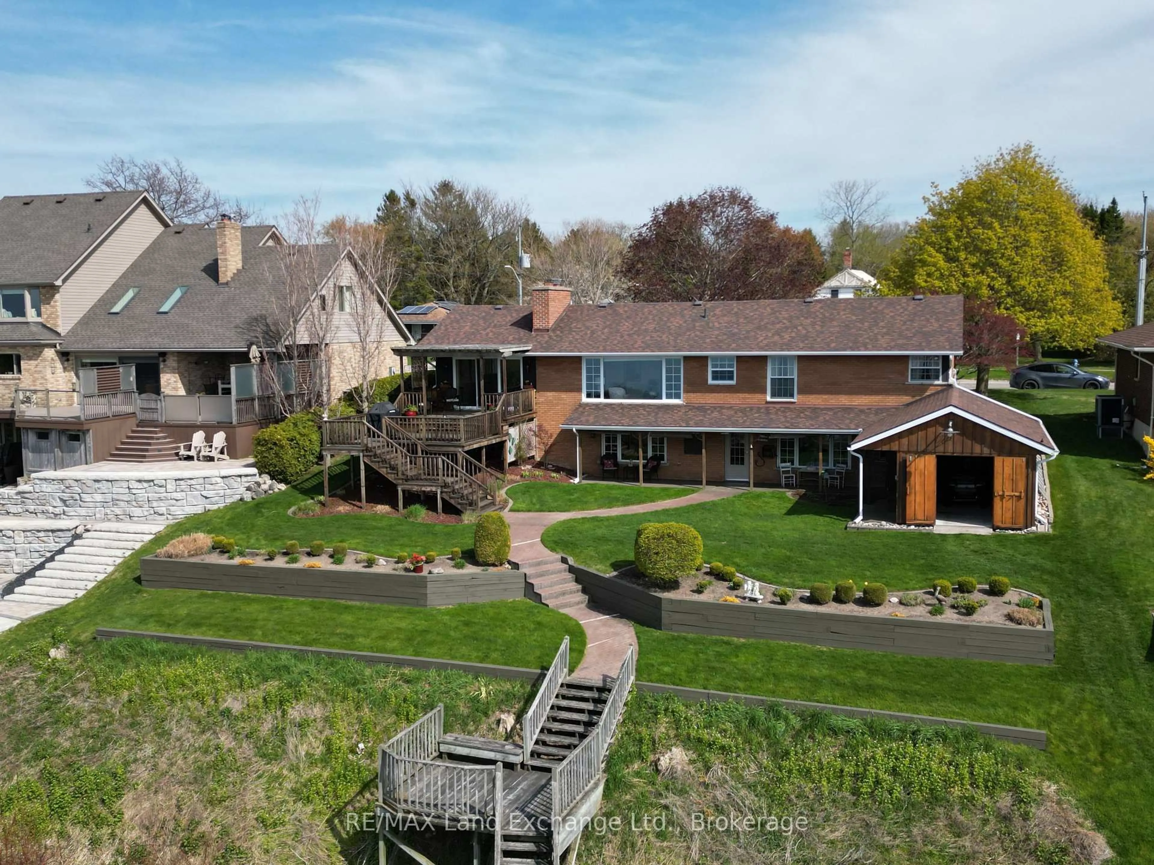A pic from outside/outdoor area/front of a property/back of a property/a pic from drone, mountain view for 422 Penetangore Row, Kincardine Ontario N2Z 2J7