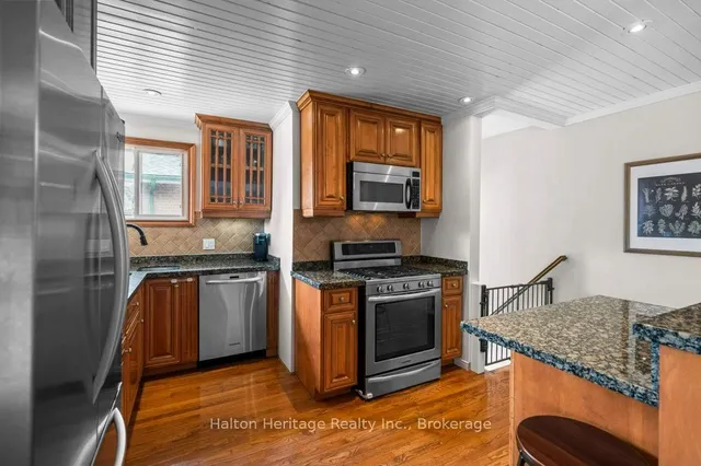 Additional property image - 376 East 18th St