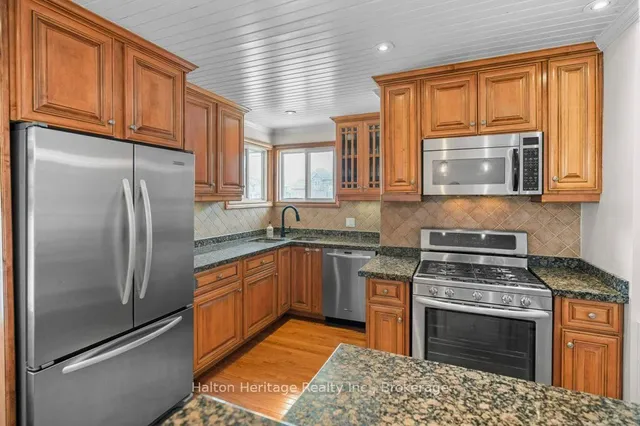 Additional property image - 376 East 18th St