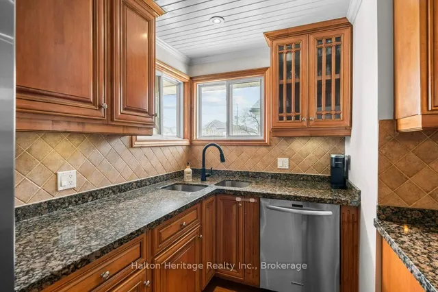 Additional property image - 376 East 18th St