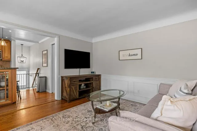 Additional property image - 376 East 18th St