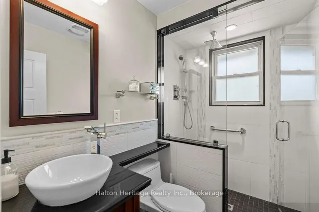 Additional property image - 376 East 18th St