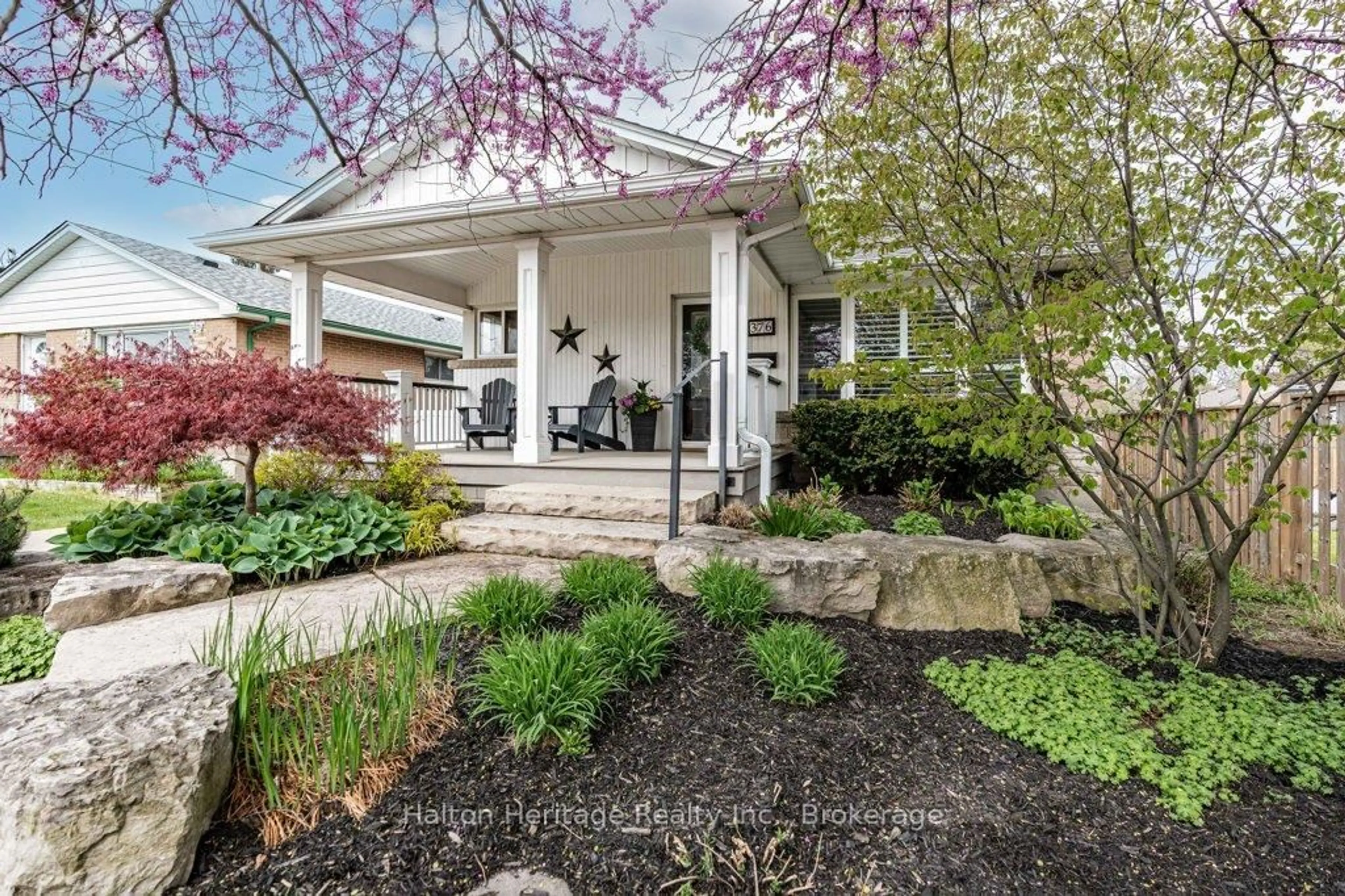 Unknown for 376 East 18th St, Hamilton Ontario L9A 4R1