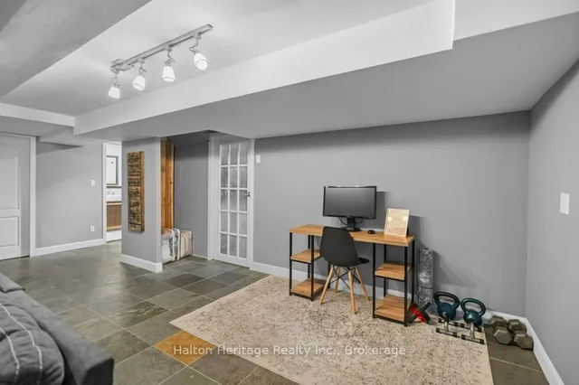 Additional property image - 376 East 18th St