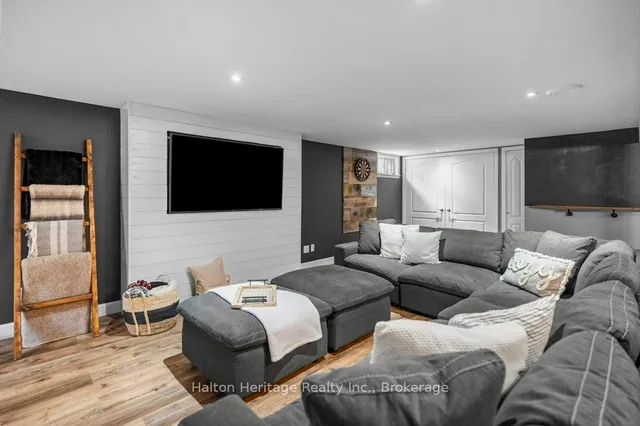 Additional property image - 376 East 18th St