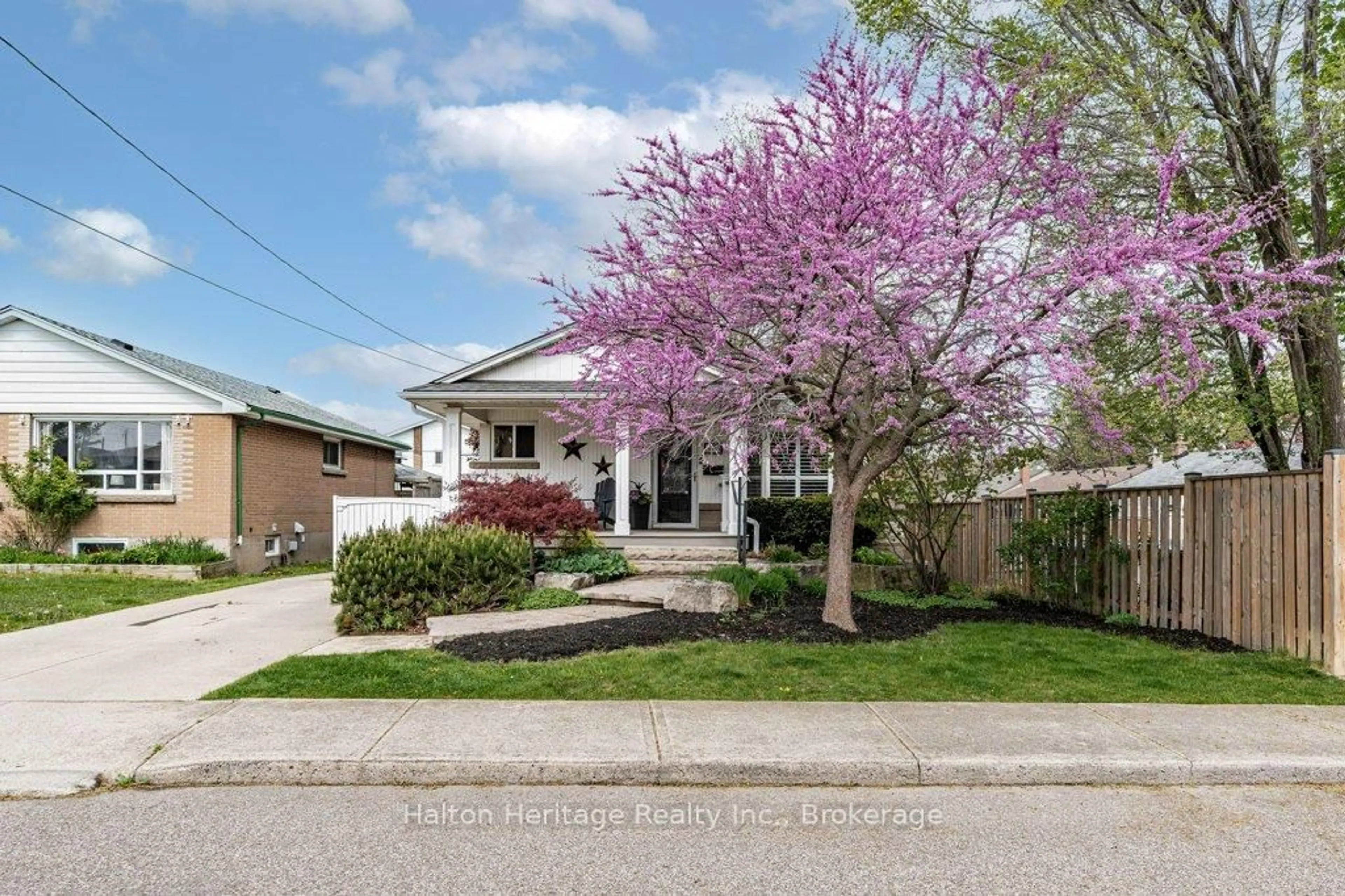 Unknown for 376 East 18th St, Hamilton Ontario L9A 4R1