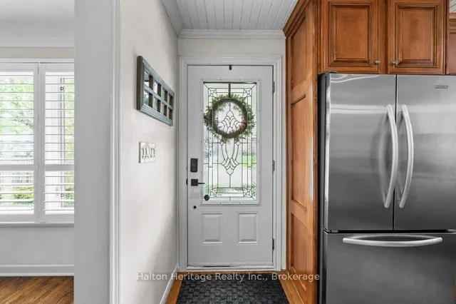 Additional property image - 376 East 18th St