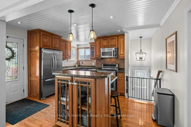 Additional property image - 376 East 18th St