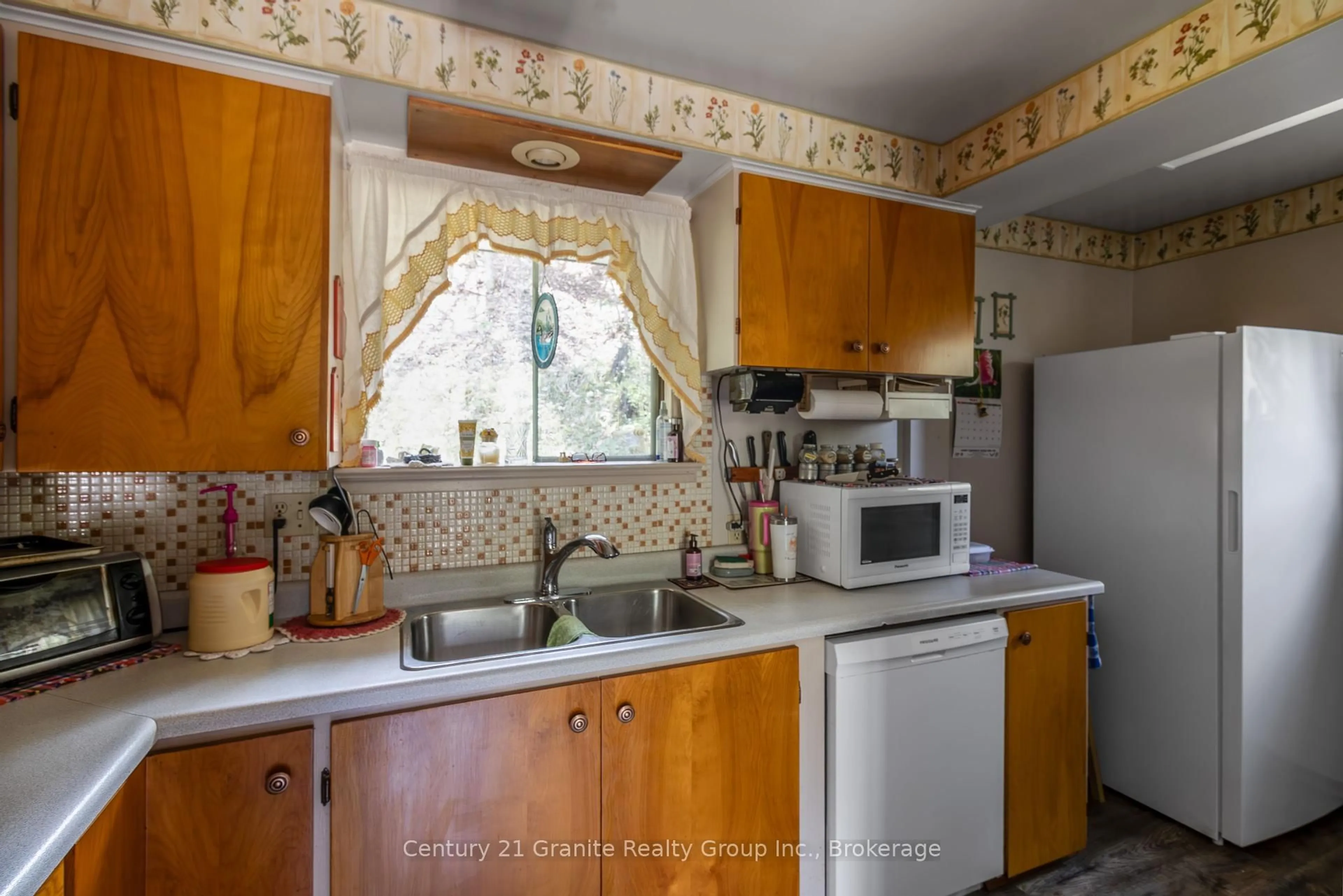 Standard kitchen, ceramic/tile floor for 1036 Wandering Lane, Algonquin Highlands Ontario K0M 1S0