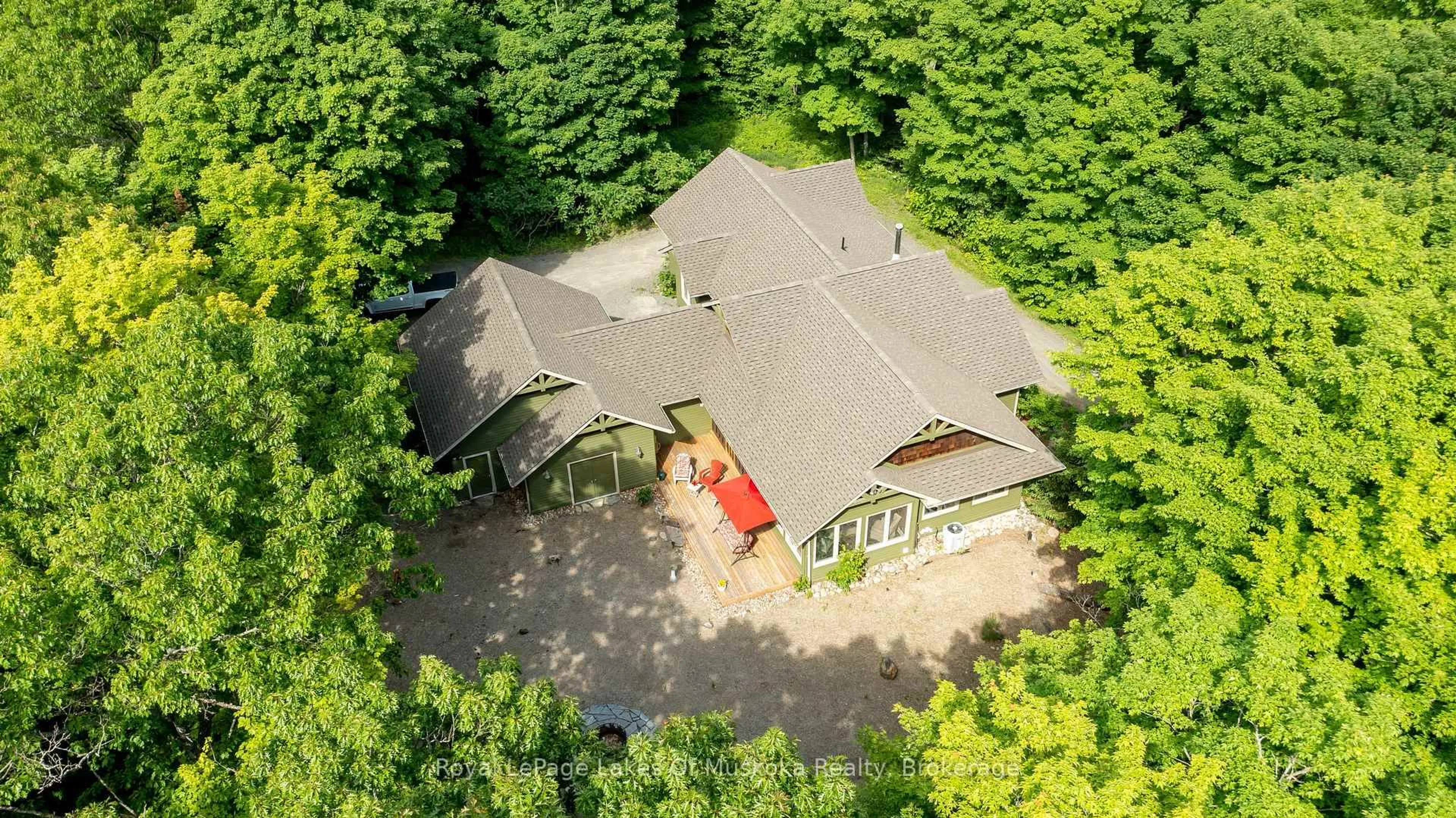 A pic from outside/outdoor area/front of a property/back of a property/a pic from drone, building for 759 WILLIAMSPORT Rd, Huntsville Ontario P1H 2J4