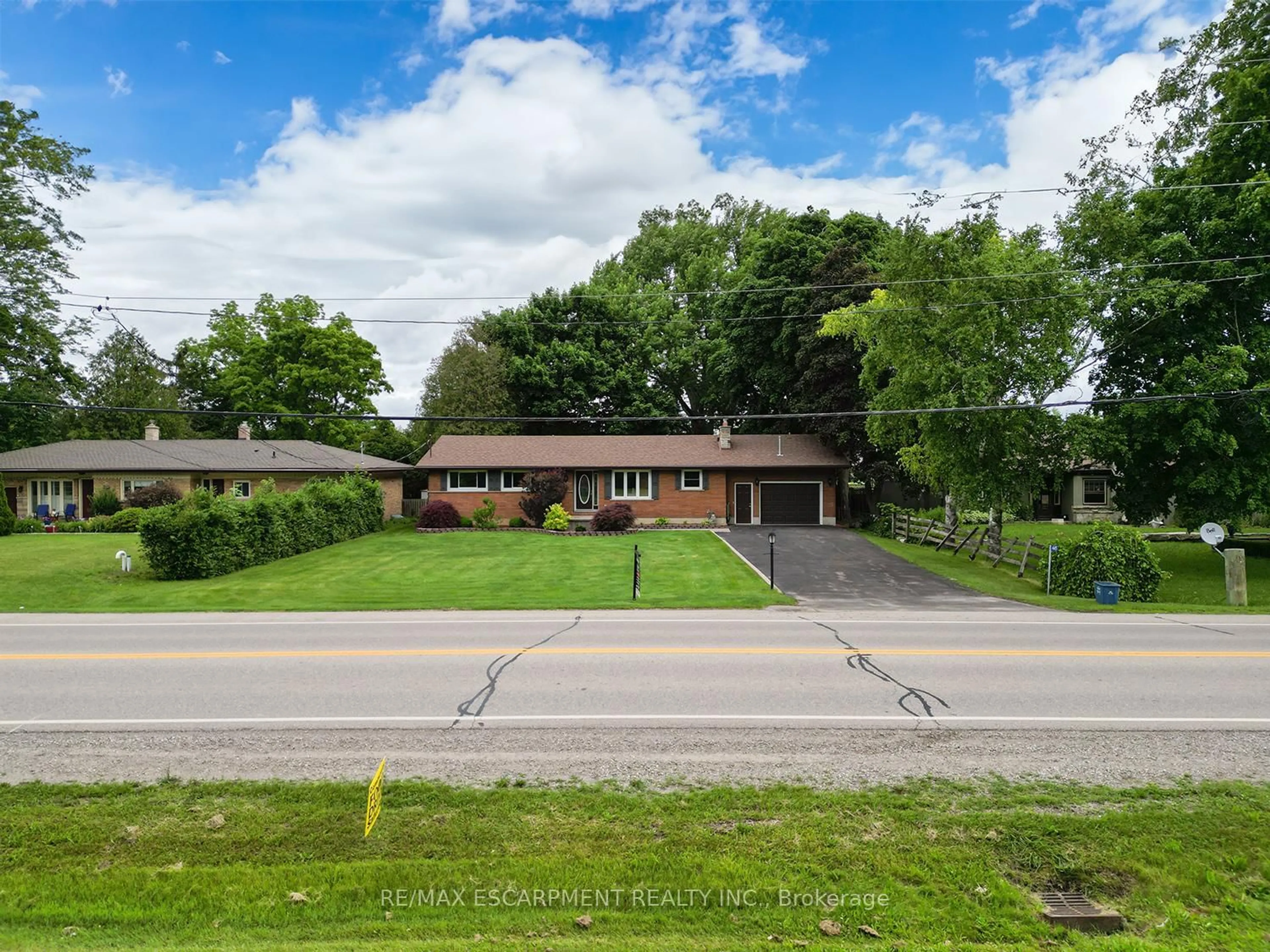 A pic from outside/outdoor area/front of a property/back of a property/a pic from drone, street for 445 Powerline Rd, Brantford Ontario N3T 5L8