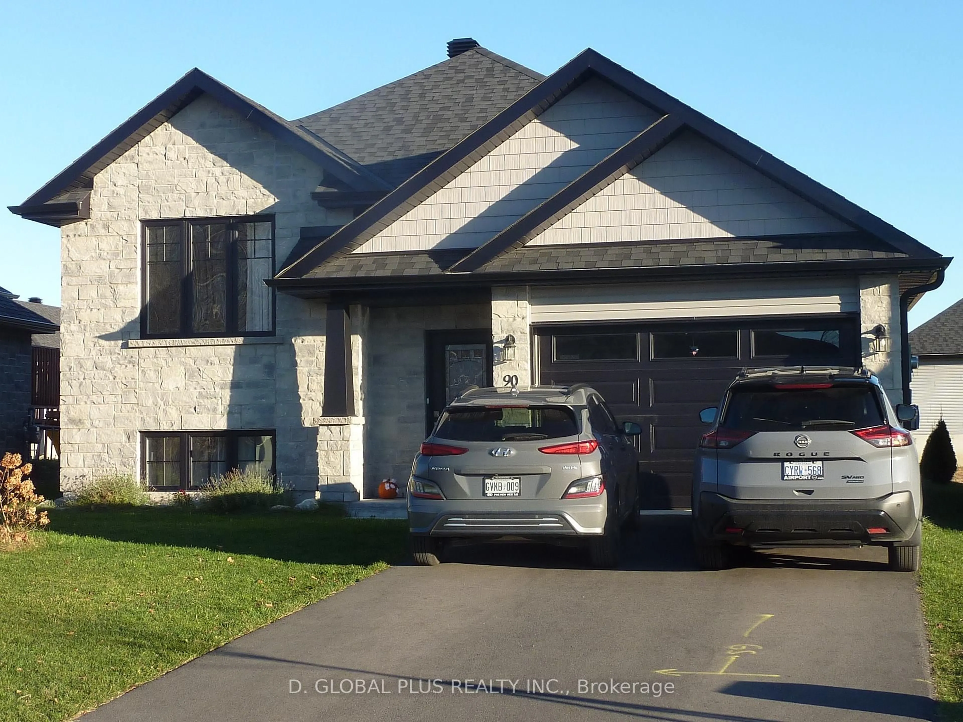 Home with vinyl exterior material, street for 90 Cameron Cres, Cornwall Ontario K6K 0B7