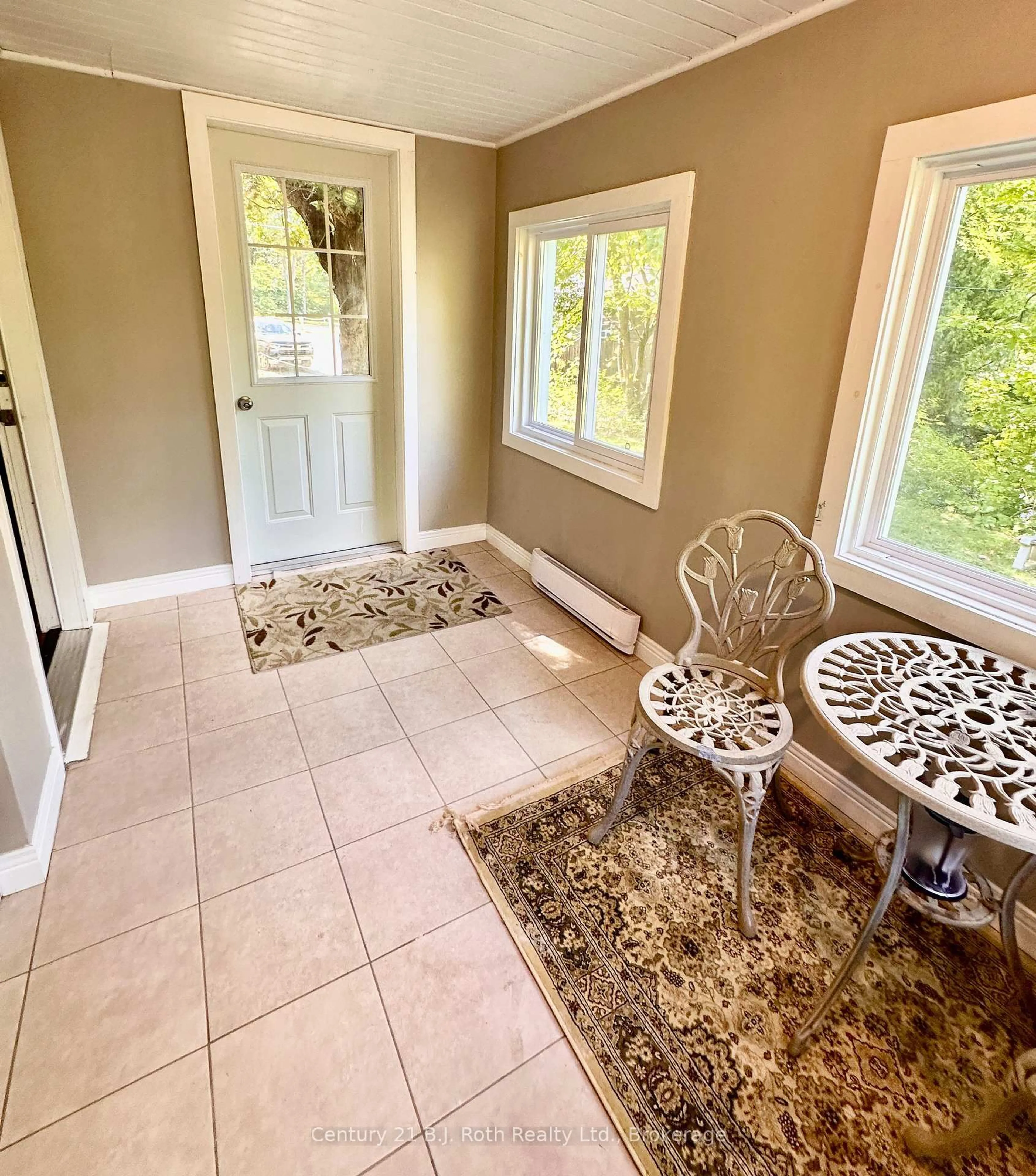 Indoor entryway for 1030 Mcdonald Rd, Muskoka Lakes Ontario P0C 1H0