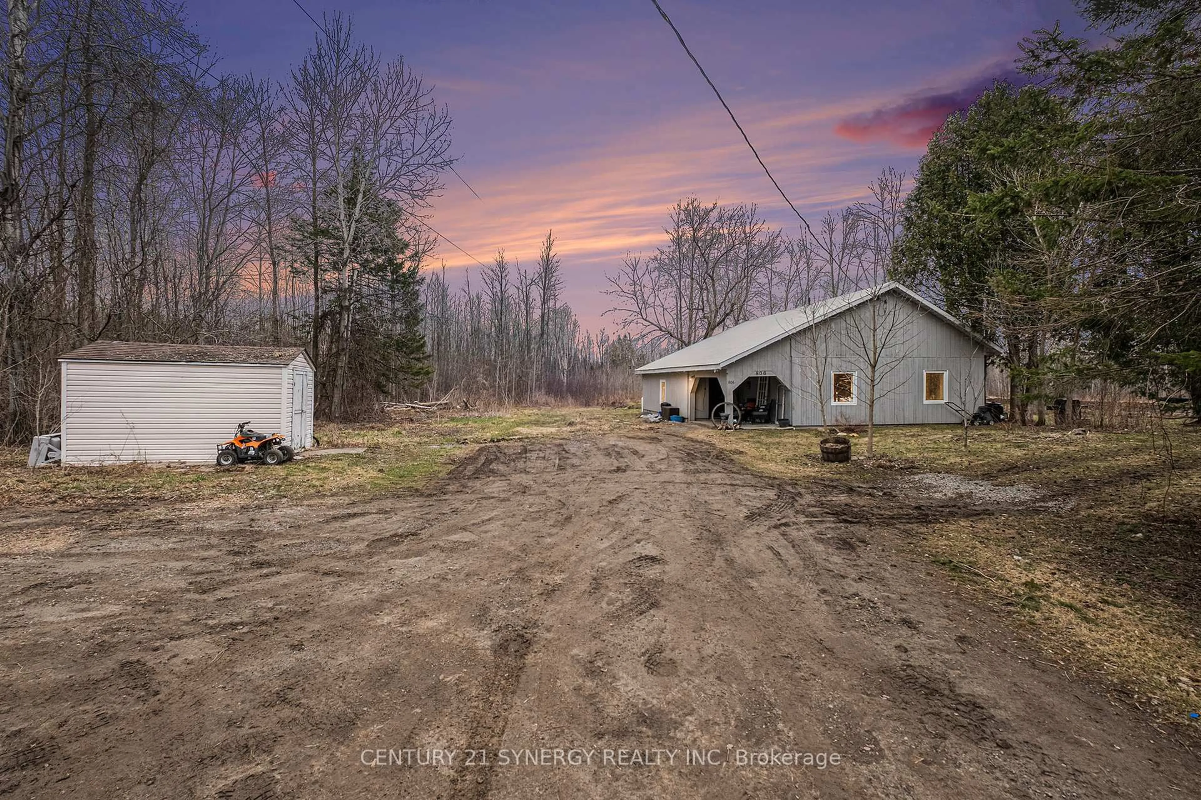A pic from outside/outdoor area/front of a property/back of a property/a pic from drone, unknown for 804-806 Monkman Rd, North Grenville Ontario K0G 1N0
