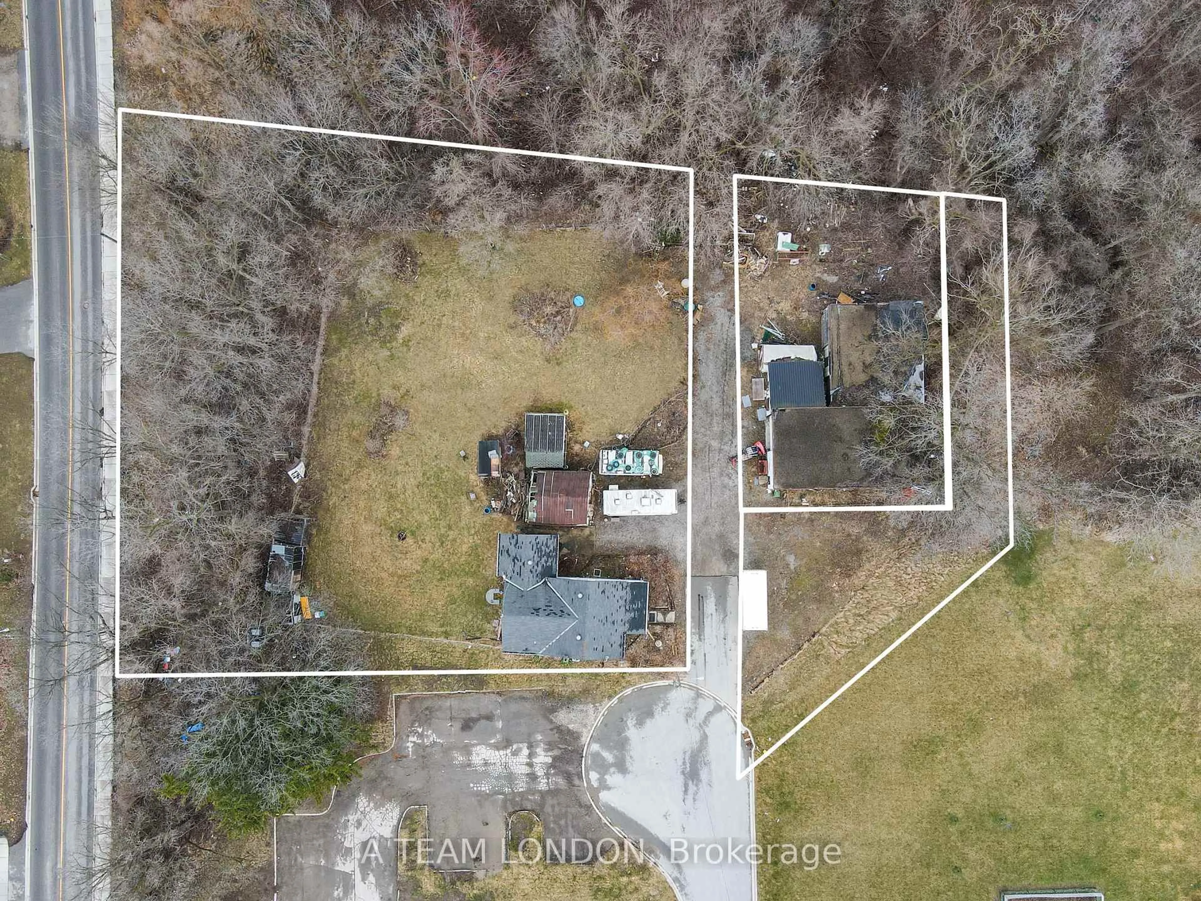 A pic from outside/outdoor area/front of a property/back of a property/a pic from drone, building for 6 Pearl St, St. Thomas Ontario N5P 2N8
