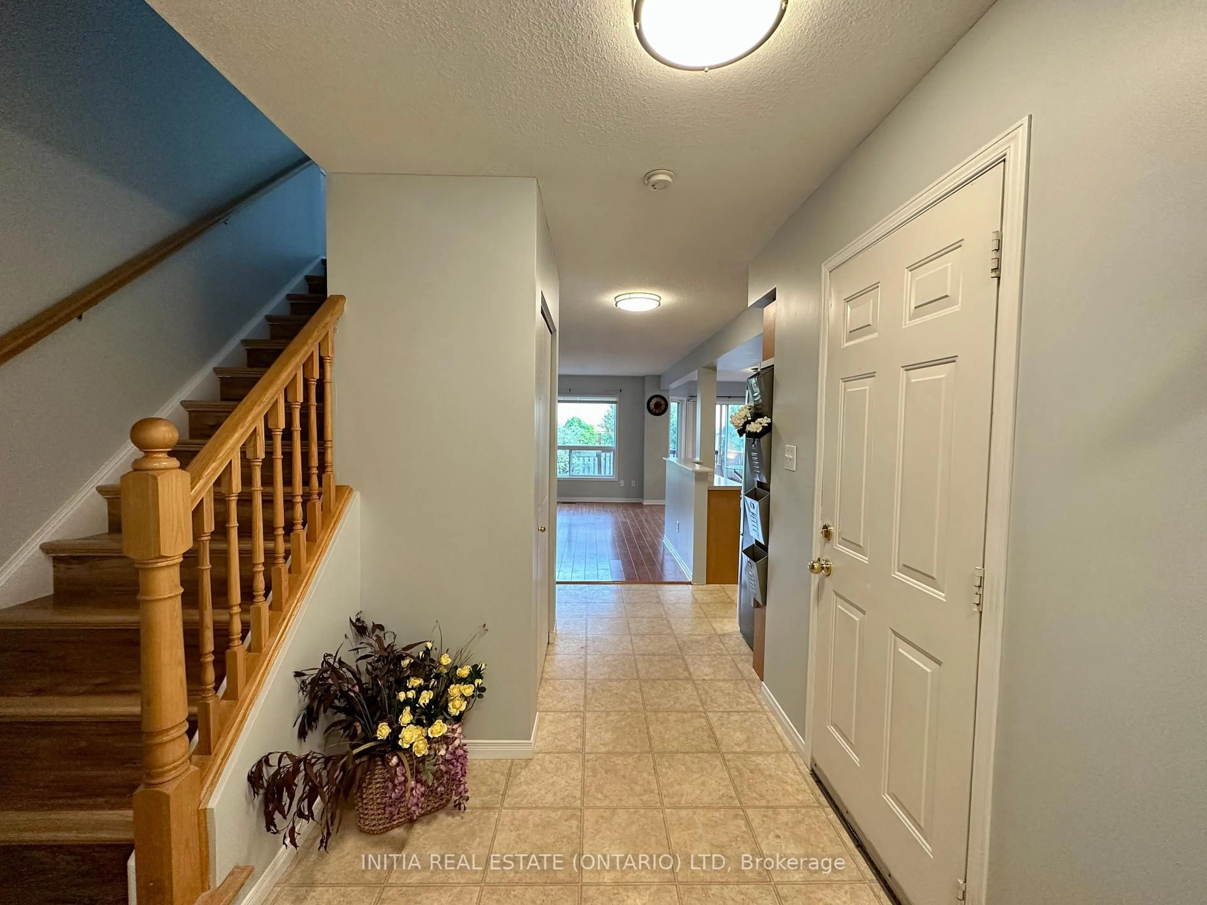 Indoor entryway for 858 Blacksmith St, London North Ontario N6H 5R5
