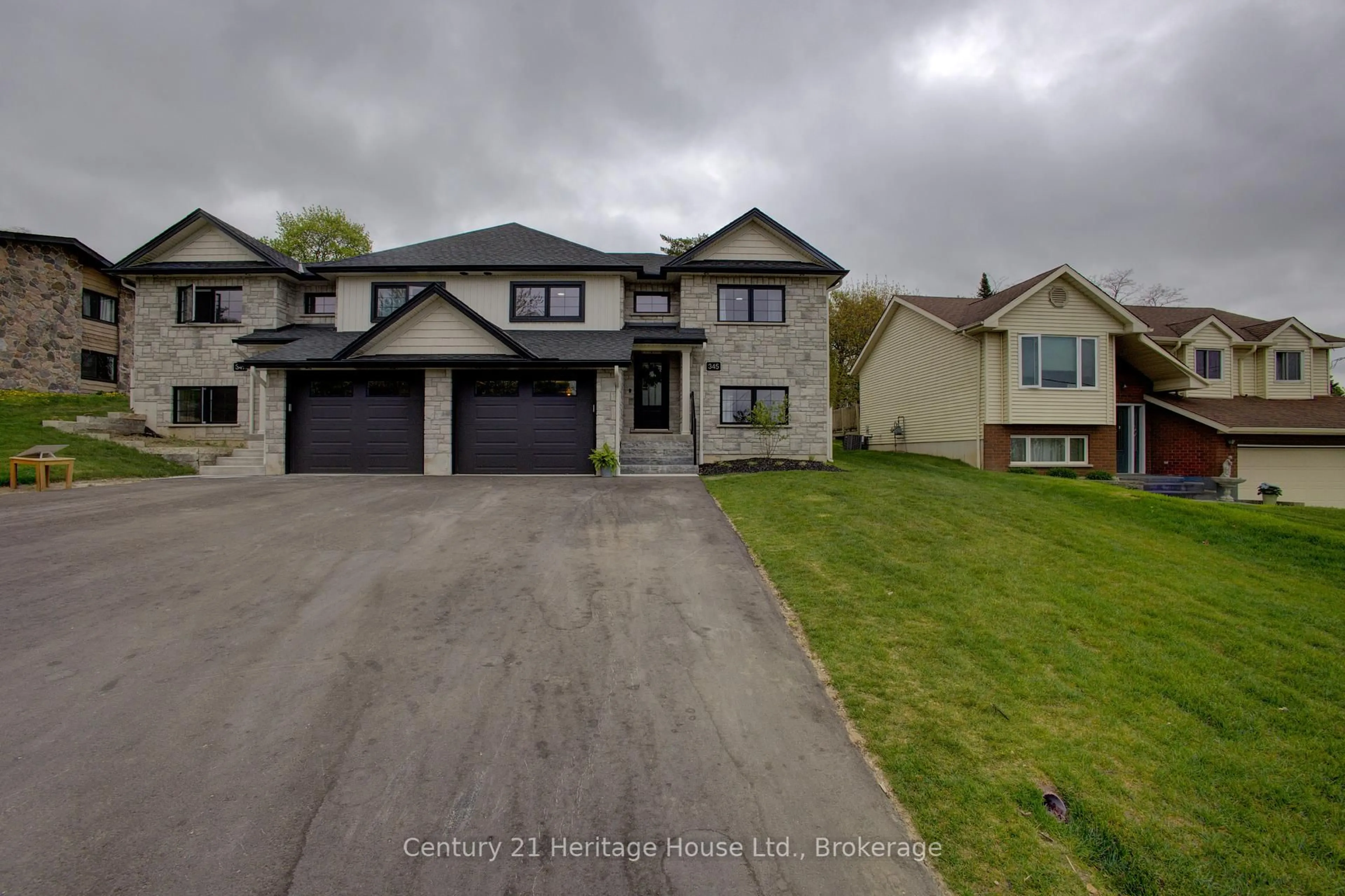 A pic from outside/outdoor area/front of a property/back of a property/a pic from drone, street for 345 Queen St, West Grey Ontario N0G 1R0