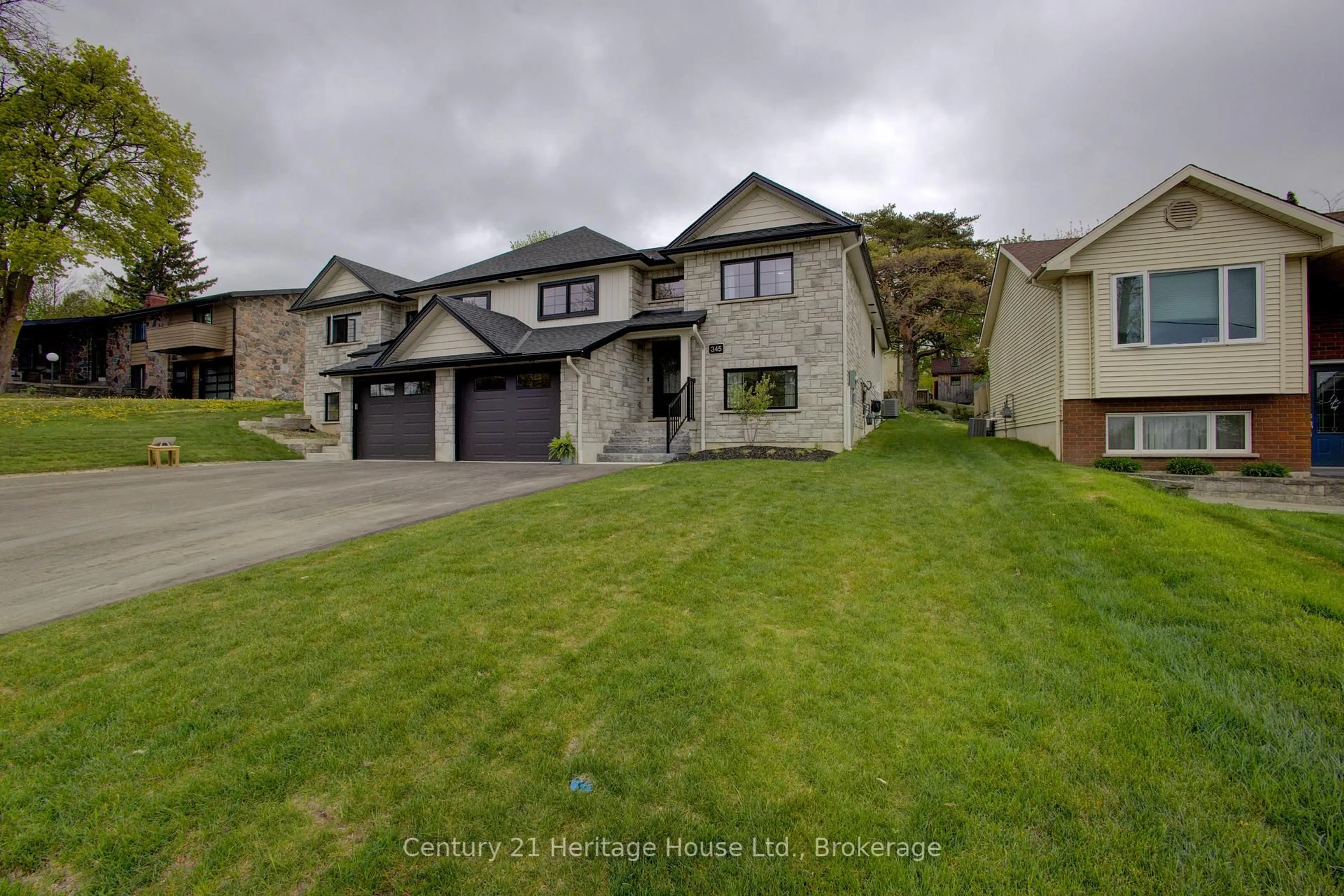 A pic from outside/outdoor area/front of a property/back of a property/a pic from drone, street for 345 Queen St, West Grey Ontario N0G 1R0