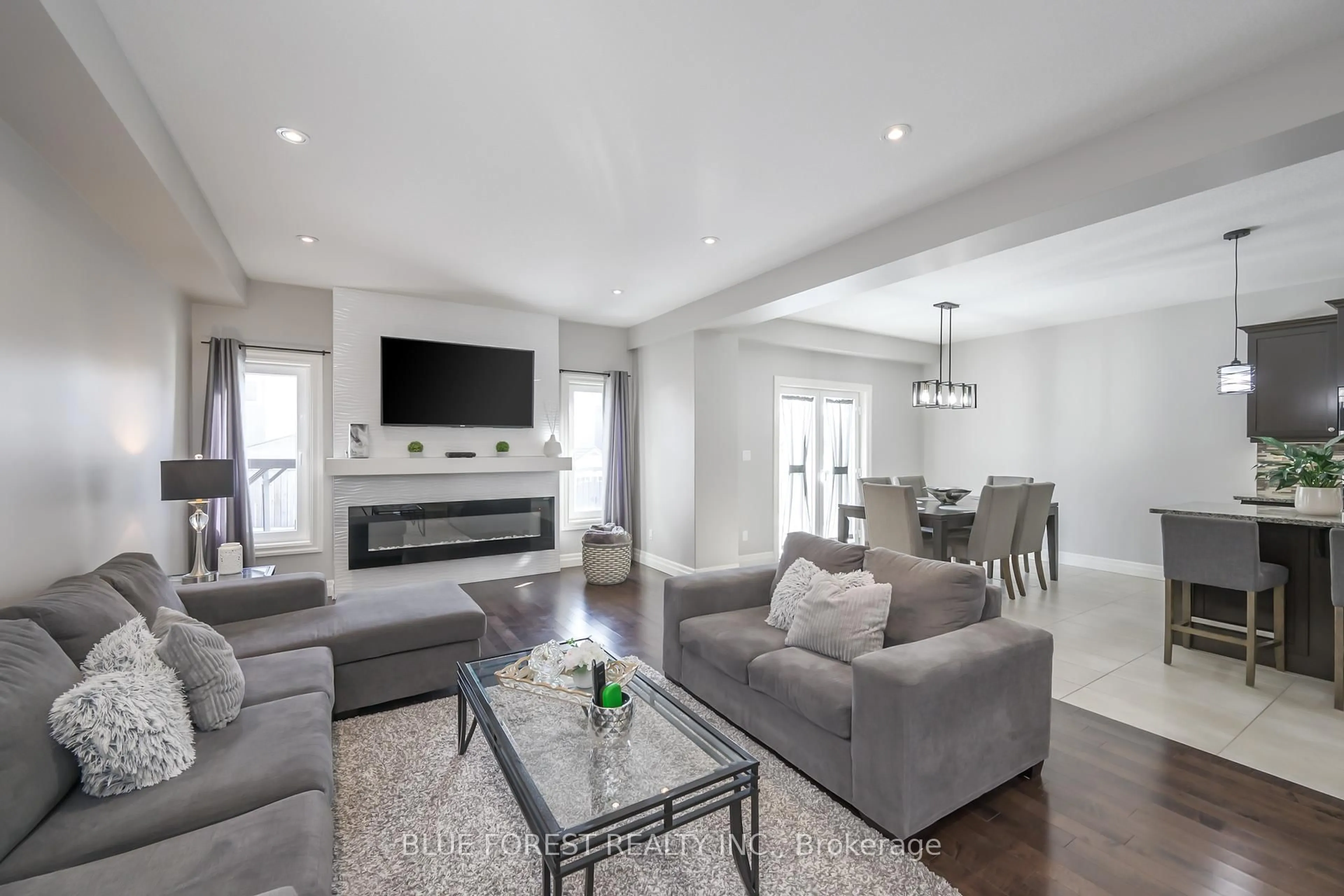 Living room with furniture, unknown for 1835 CEDARPARK Dr, London North Ontario N5X 0C7