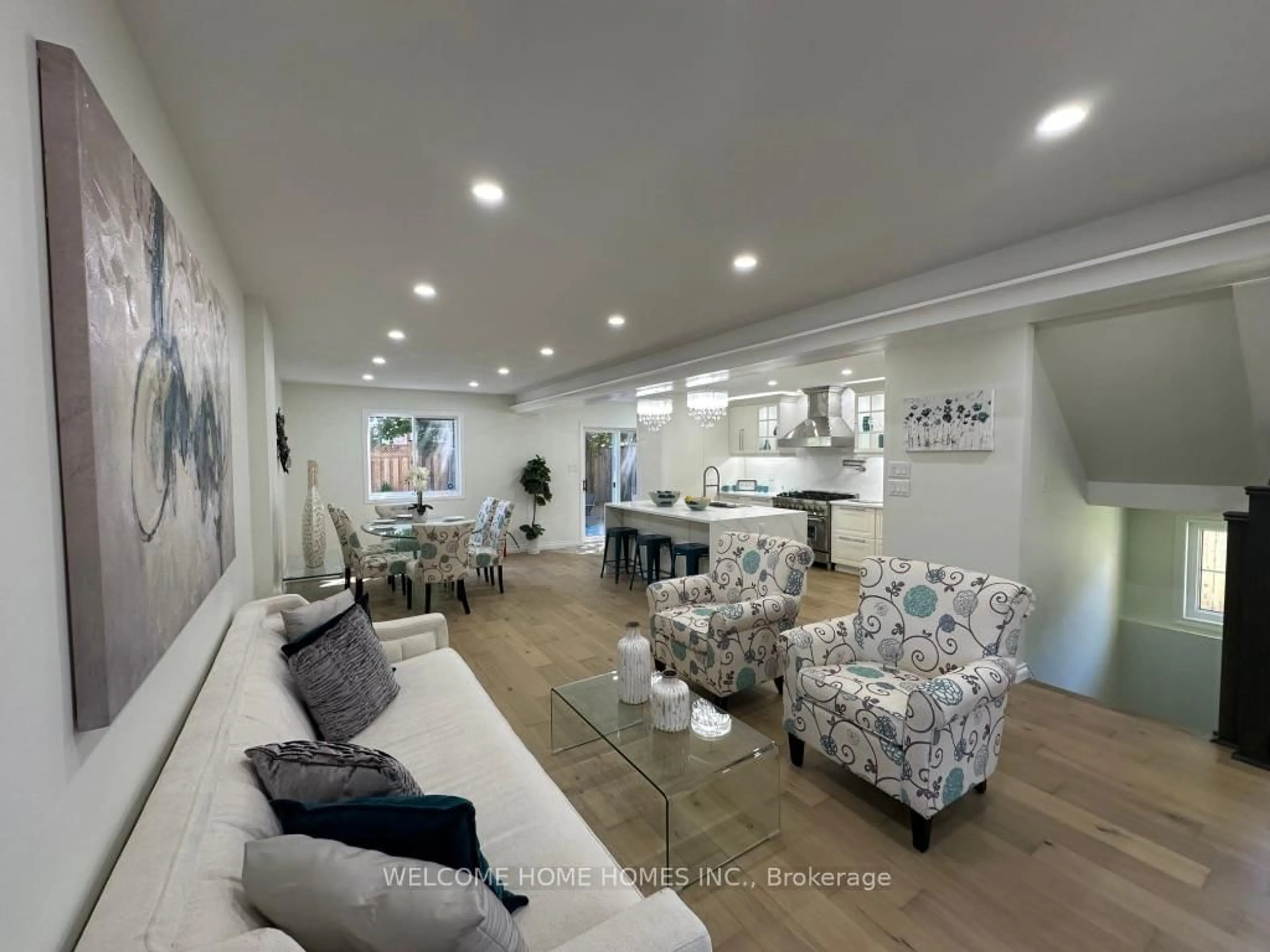 Living room with furniture, unknown for 820 Guildwood Blvd, London North Ontario N6H 5G1
