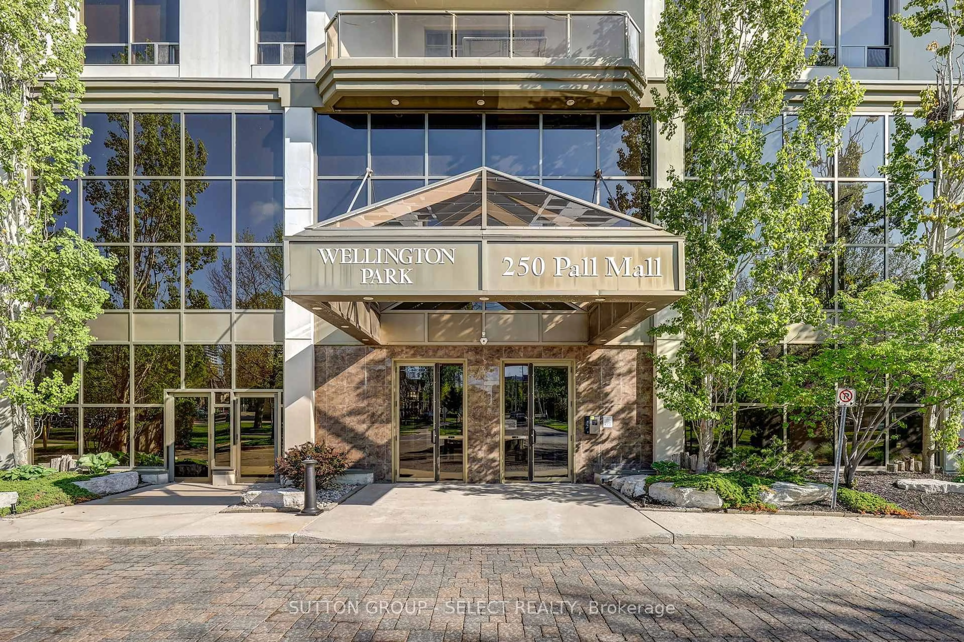 Indoor foyer for 250 Pall Mall St #806, London East Ontario N6A 6K3