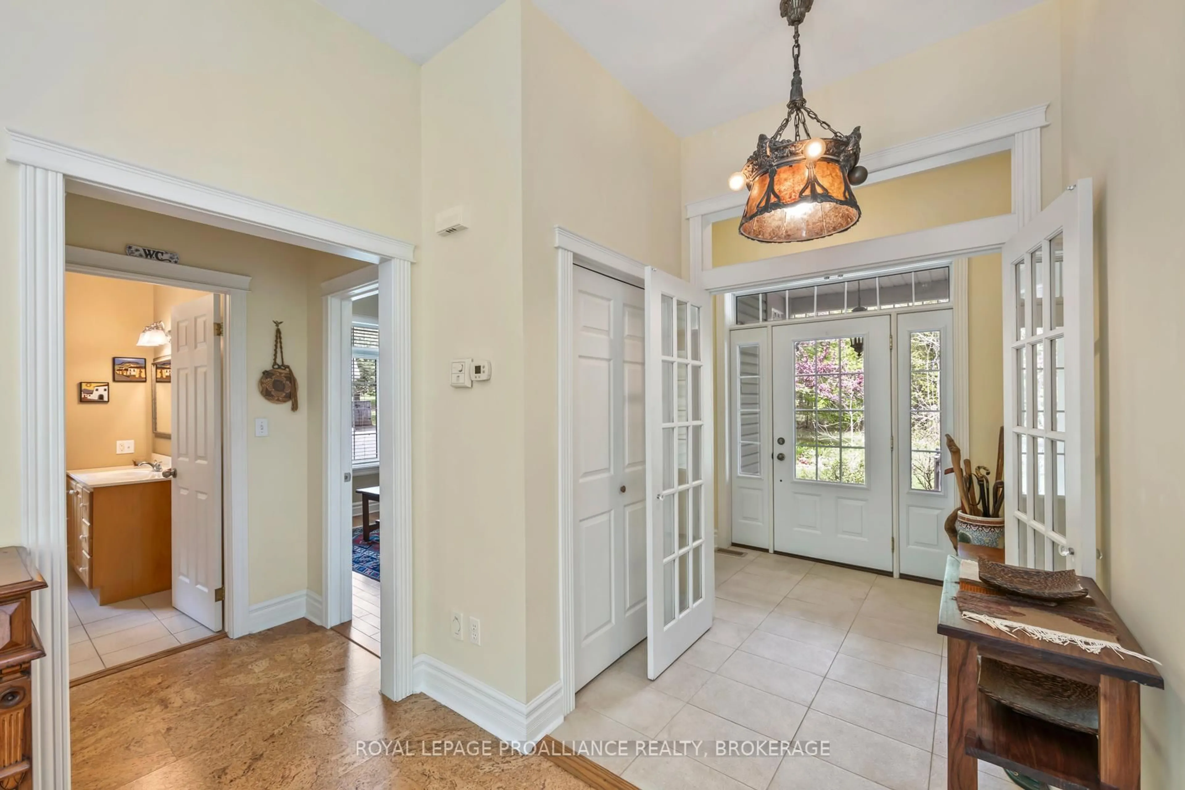 Indoor entryway for 1358 Norway Rd, Perth Road Ontario K0H 2L0