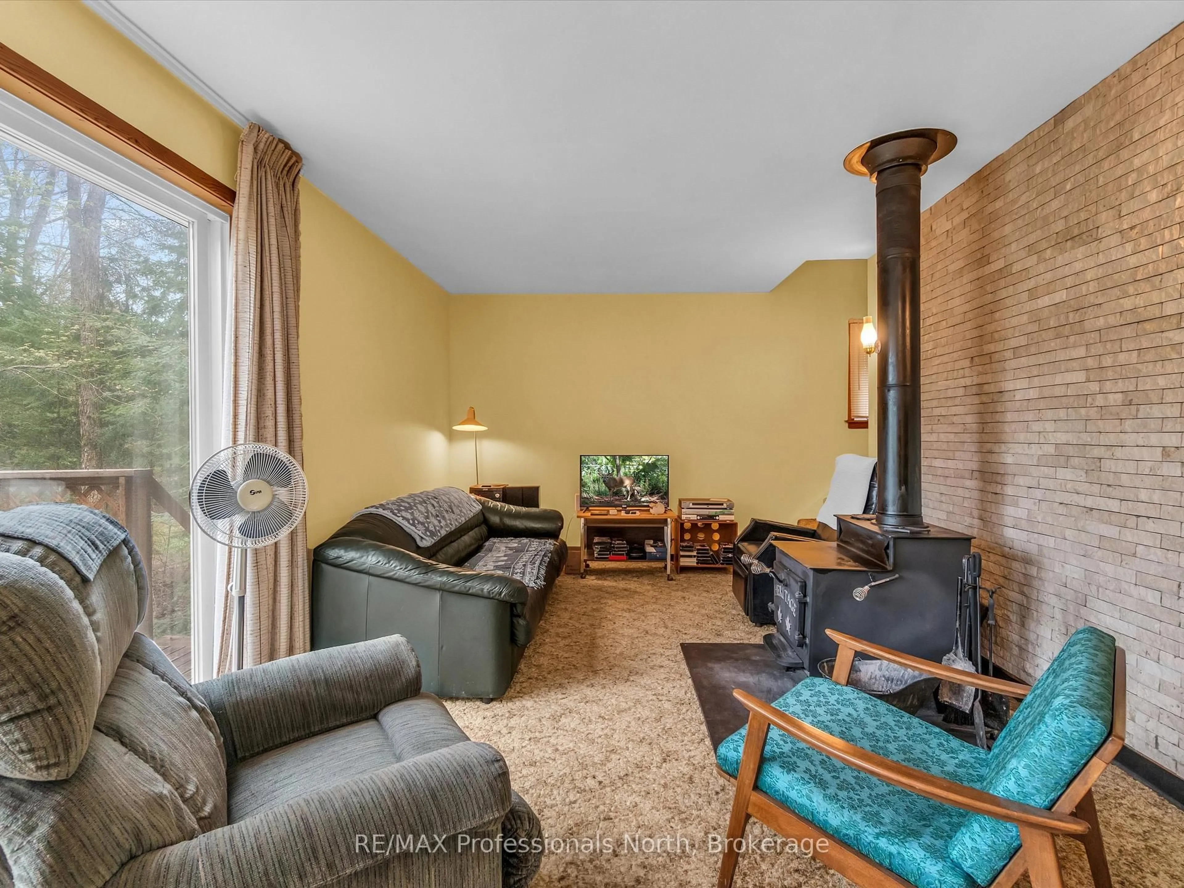 Living room with furniture, unknown for 1165 Sherwood Forest Rd, Bracebridge Ontario P1L 1X3