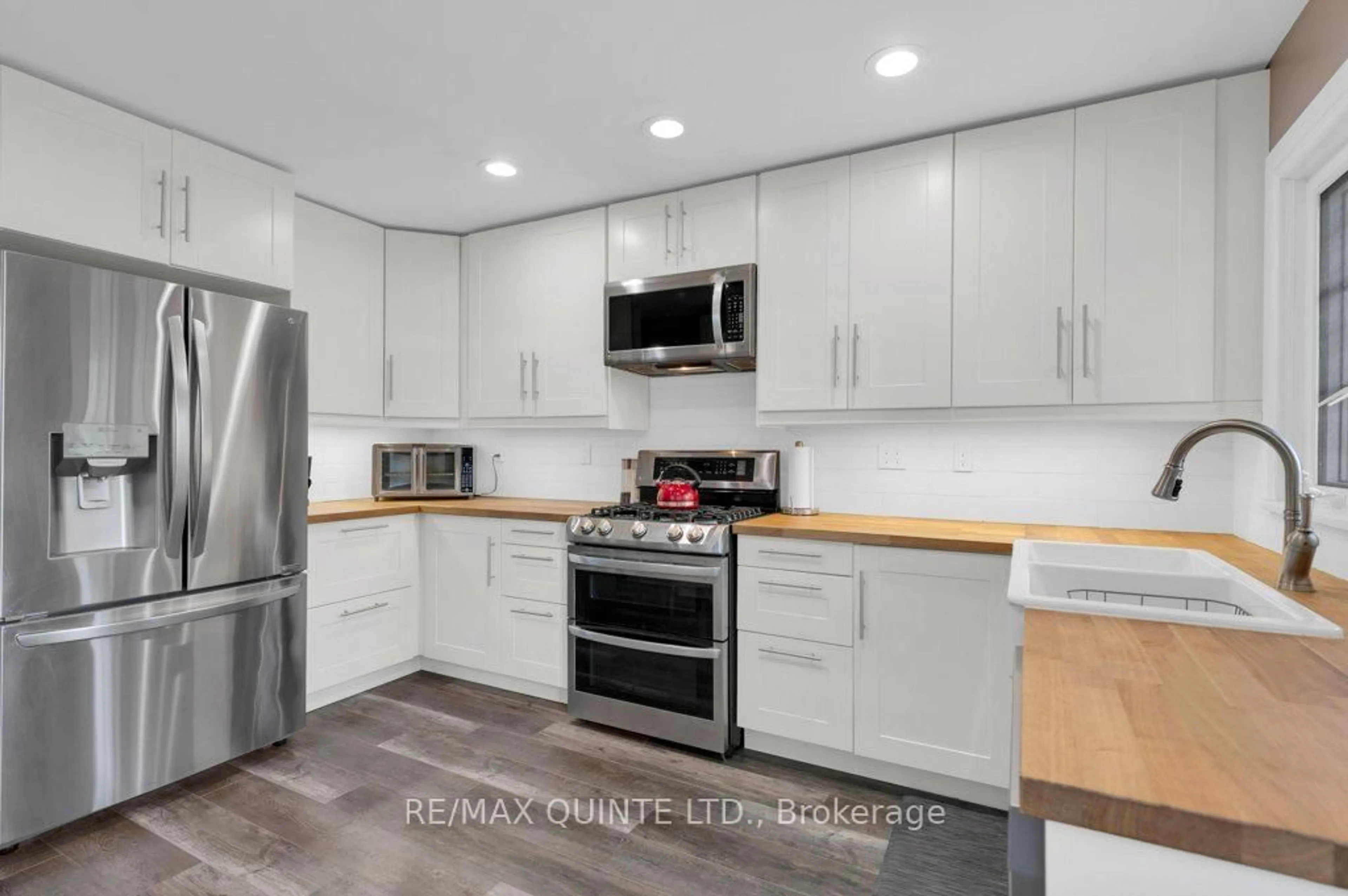 Open concept kitchen, unknown for 12 Fourth Ave, Quinte West Ontario K8V 5N3