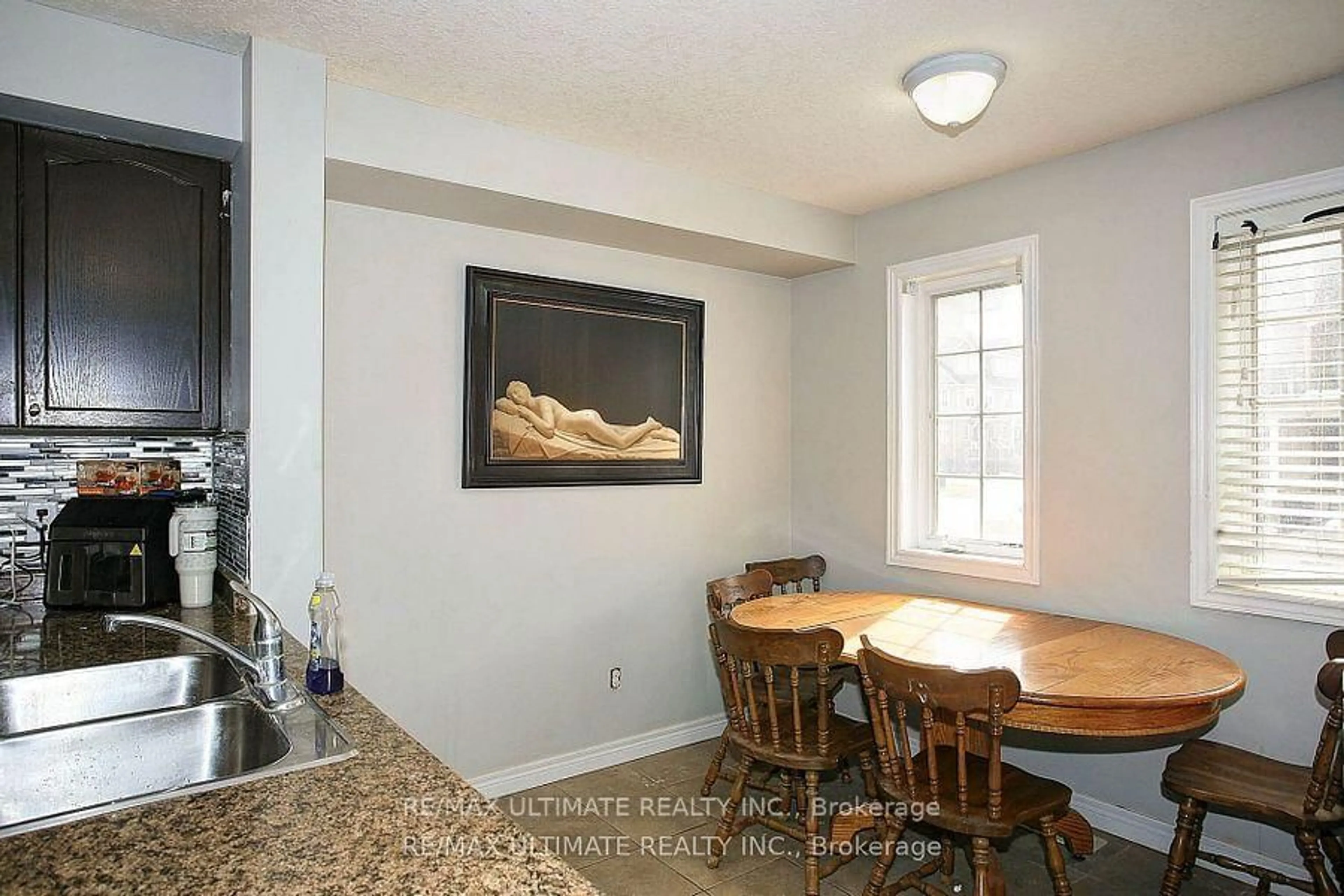 Dining room, ceramic/tile floor for 15 CARERE CRES N/A, Guelph Ontario N1E 0K4