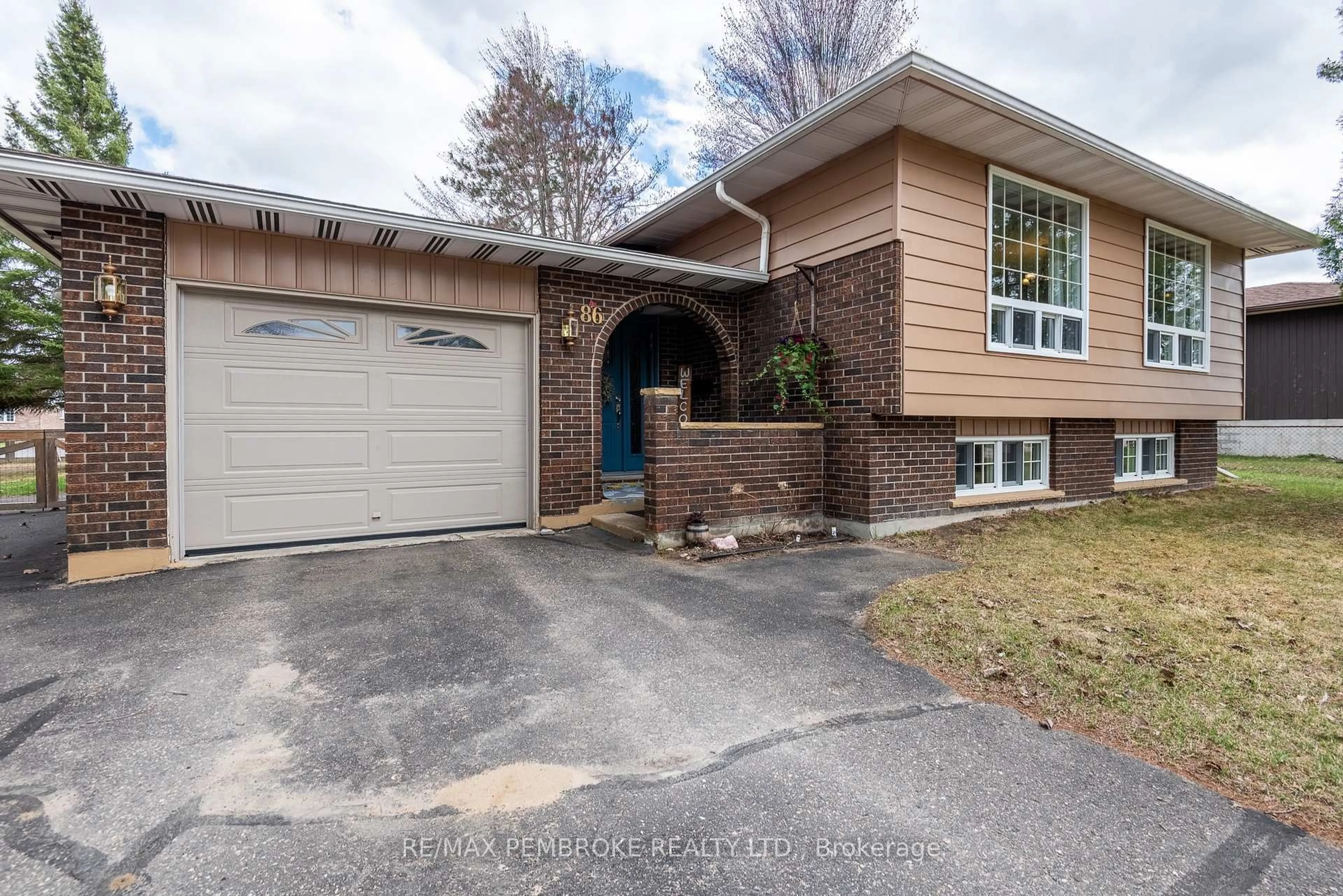 Home with brick exterior material, street for 86 Woodland Cres, Petawawa Ontario K8H 3H9