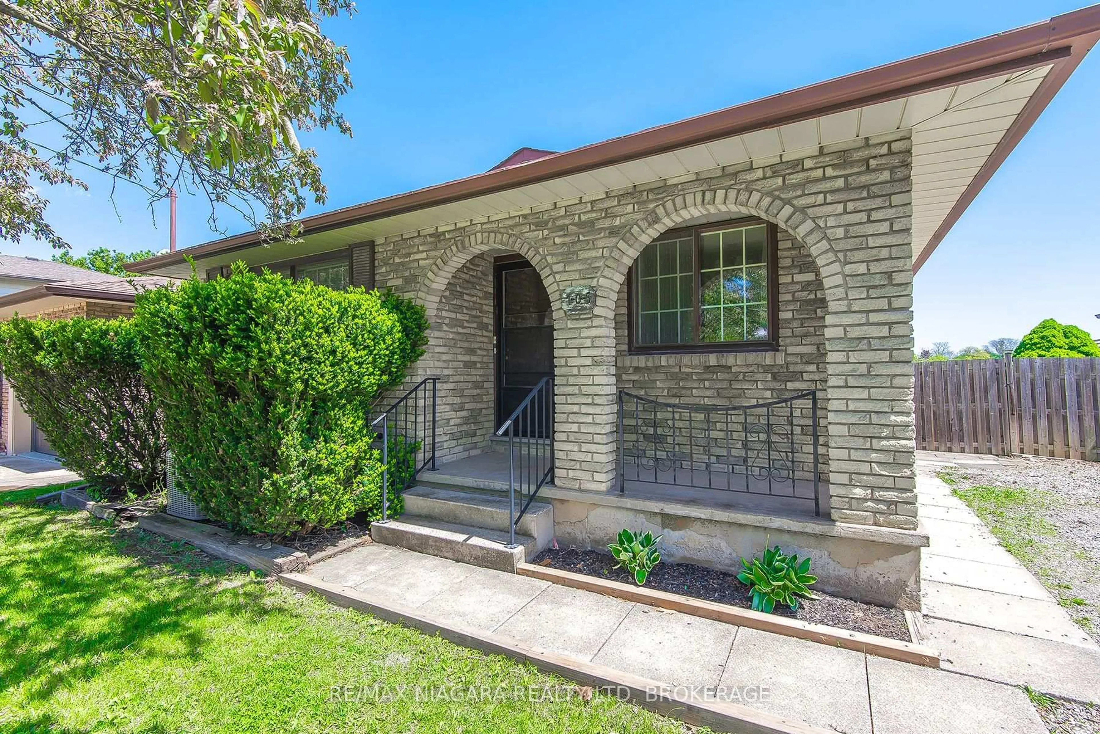 Home with brick exterior material, street for 105 Hillview Rd, St. Catharines Ontario L2S 1S8