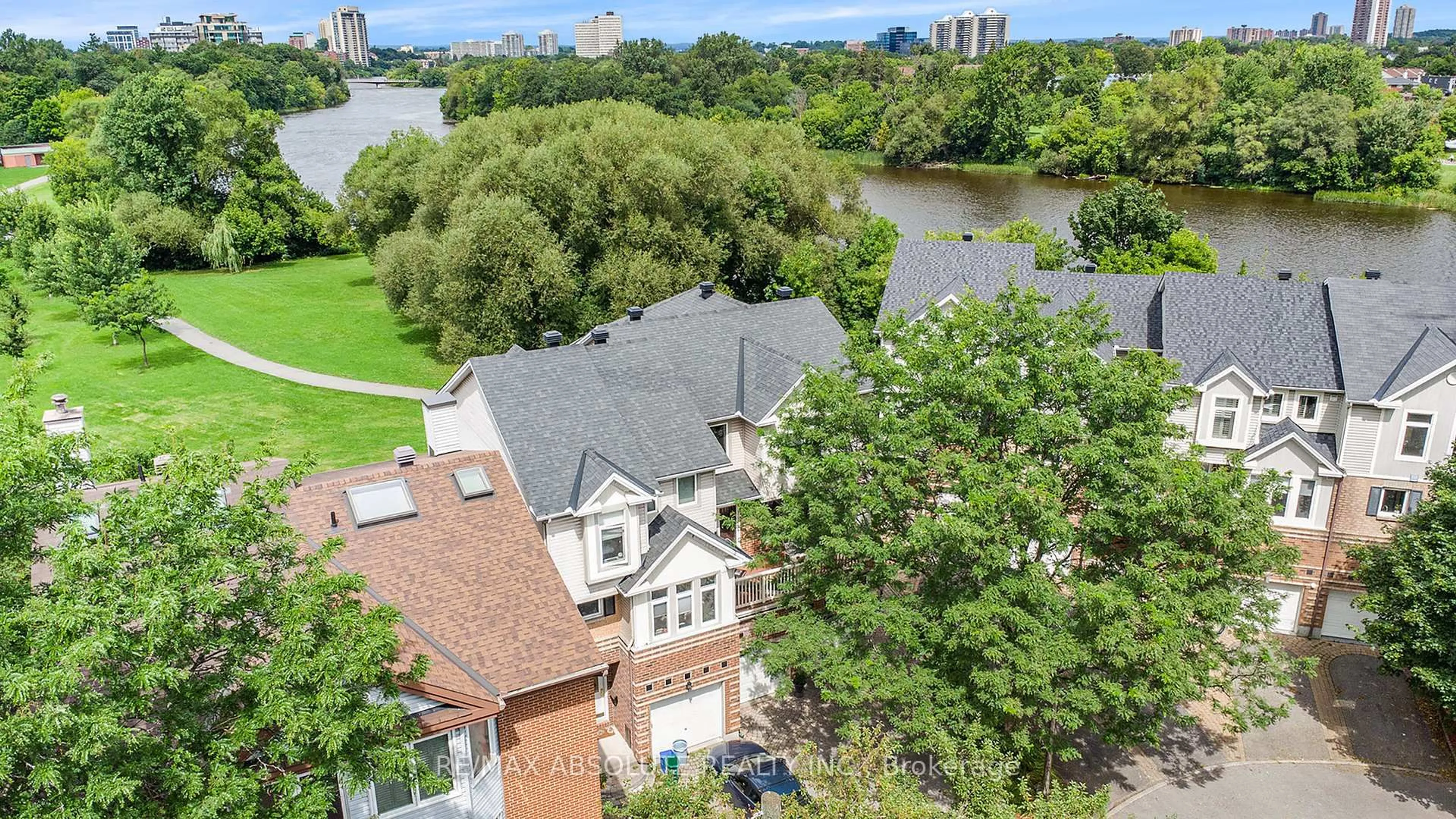 A pic from outside/outdoor area/front of a property/back of a property/a pic from drone, water/lake/river/ocean view for 47 Robinson Ave, Ottawa Ontario K1N 8N8