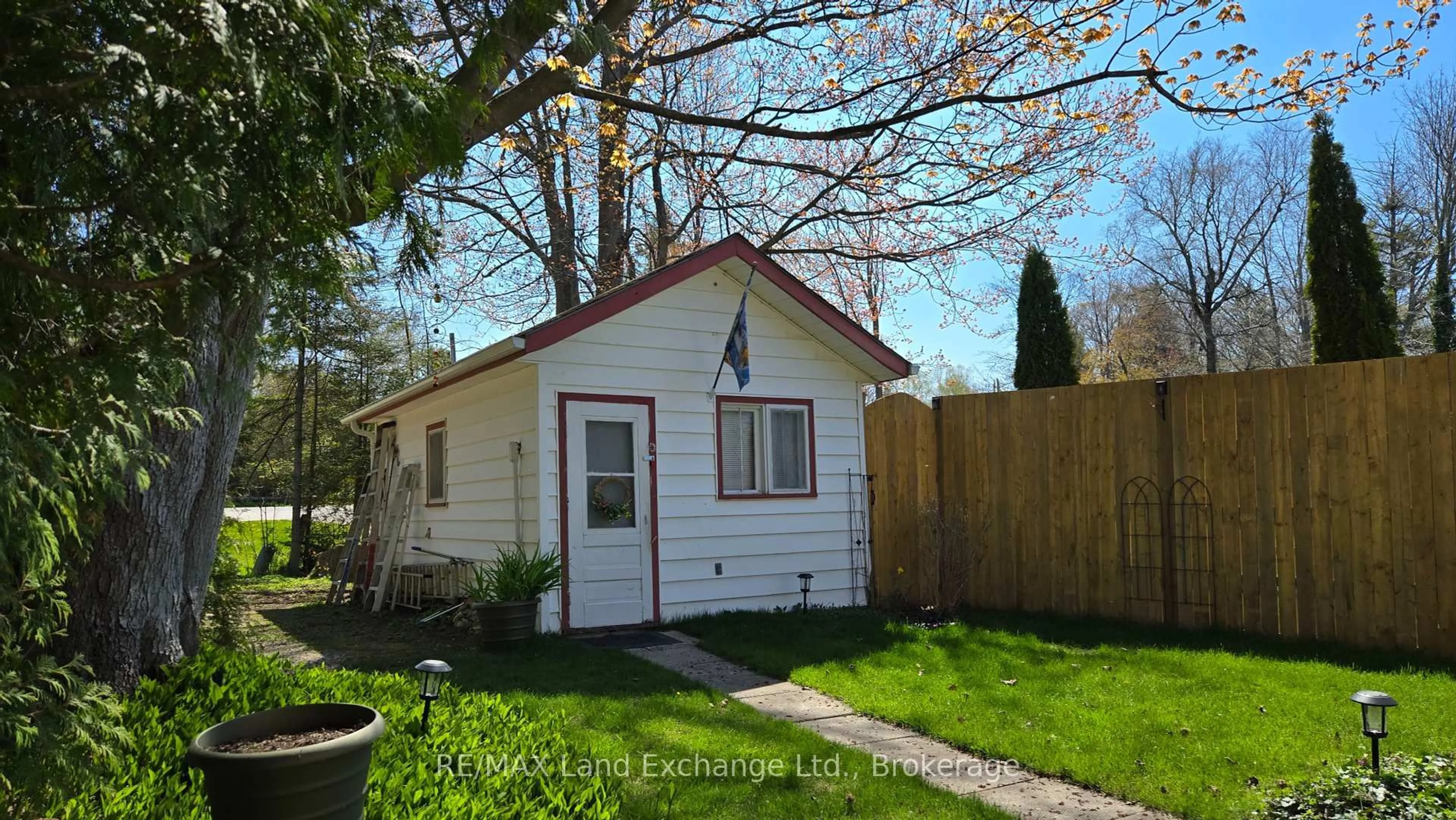 Shed for 551 Attawandaron Rd, Huron-Kinloss Ontario N2Z 2X3