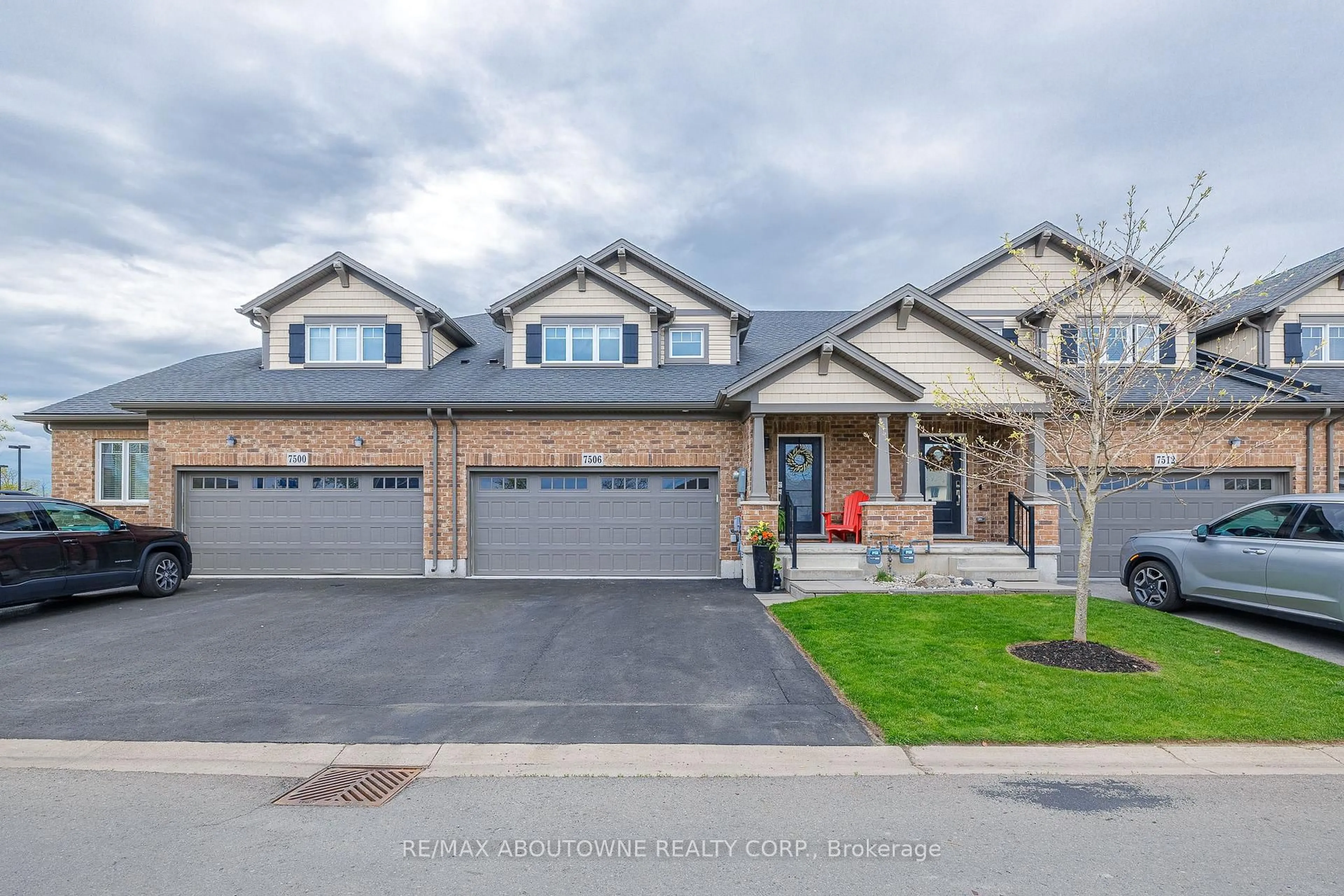 Home with brick exterior material, street for 7506 Clubview Lane #132, Niagara Falls Ontario L2G 0A8