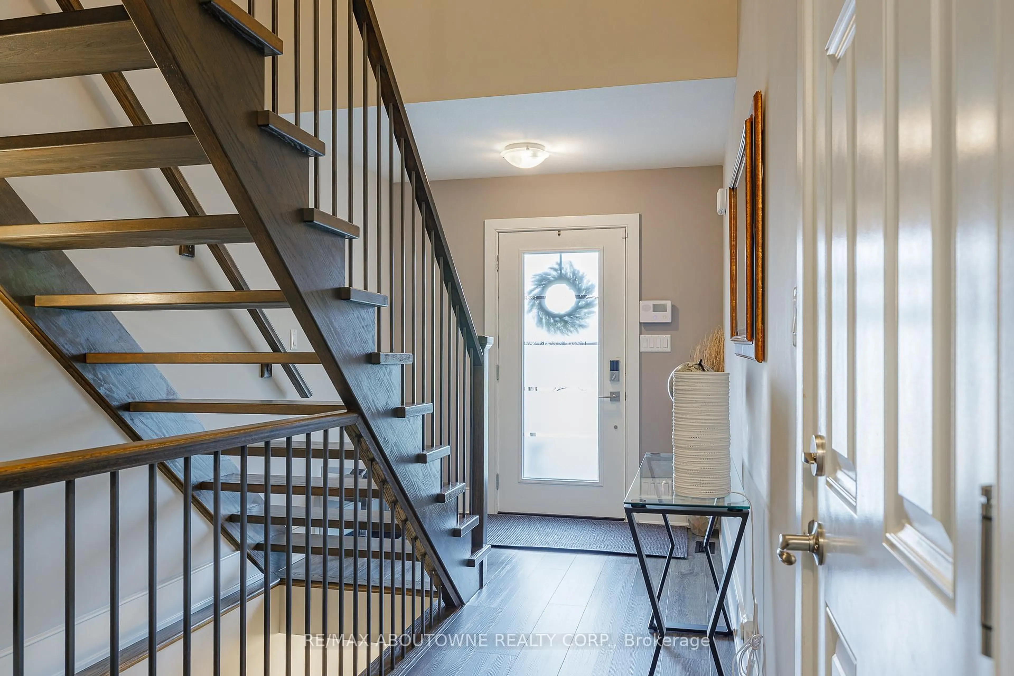 Indoor entryway for 7506 Clubview Lane #132, Niagara Falls Ontario L2G 0A8