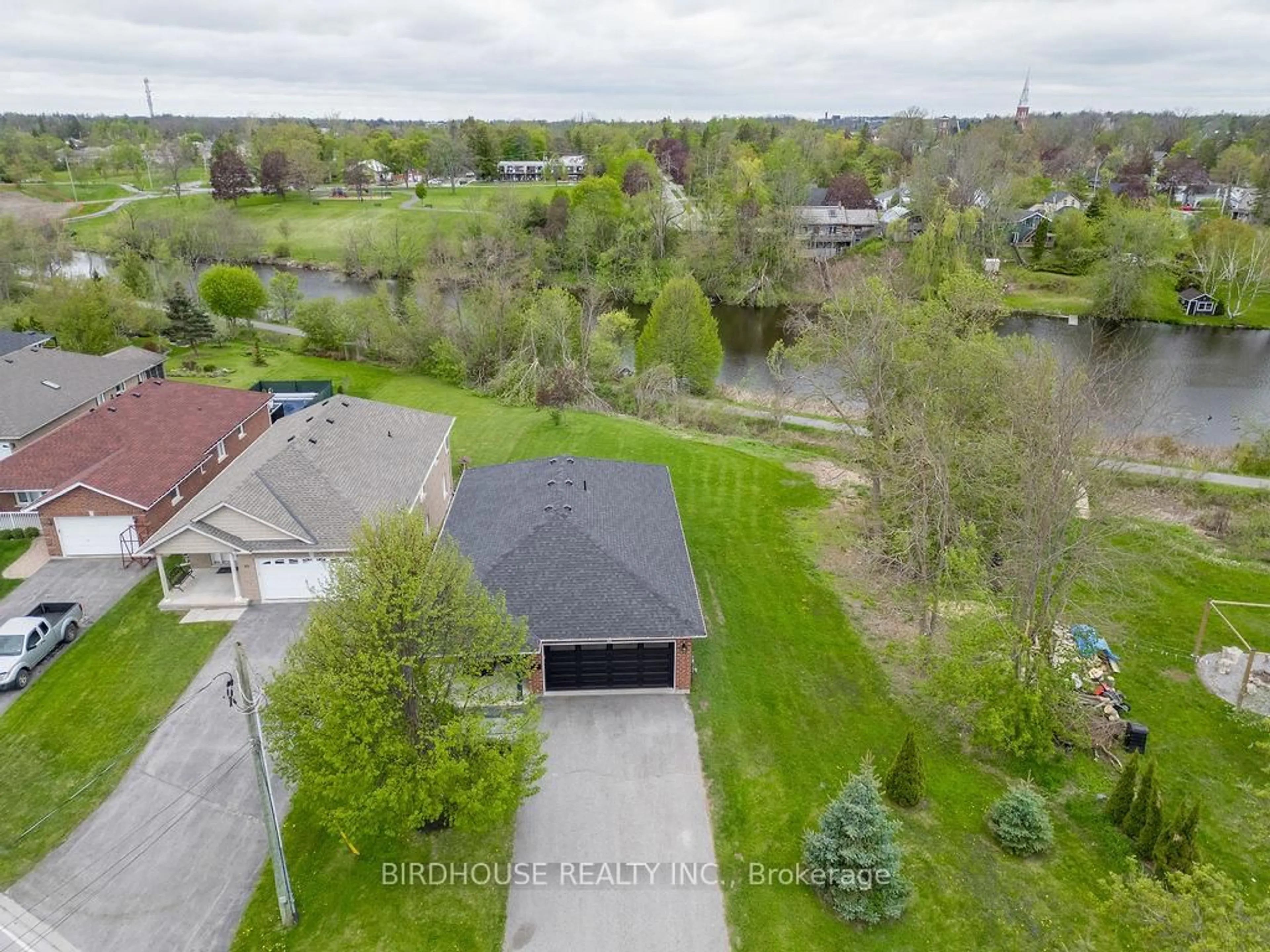 A pic from outside/outdoor area/front of a property/back of a property/a pic from drone, street for 41 Logie St, Kawartha Lakes Ontario K9V 1C3
