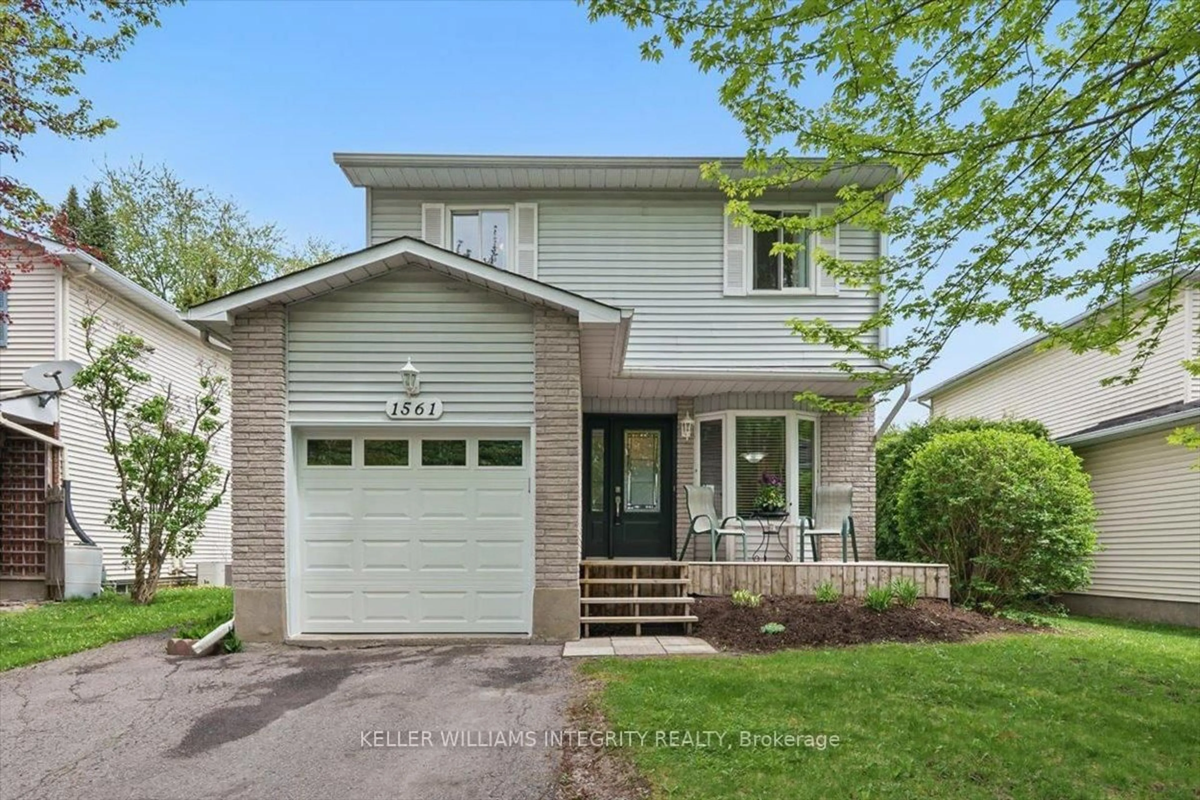 Home with vinyl exterior material, street for 1561 Verchere St, Orleans Ontario K1C 6B8