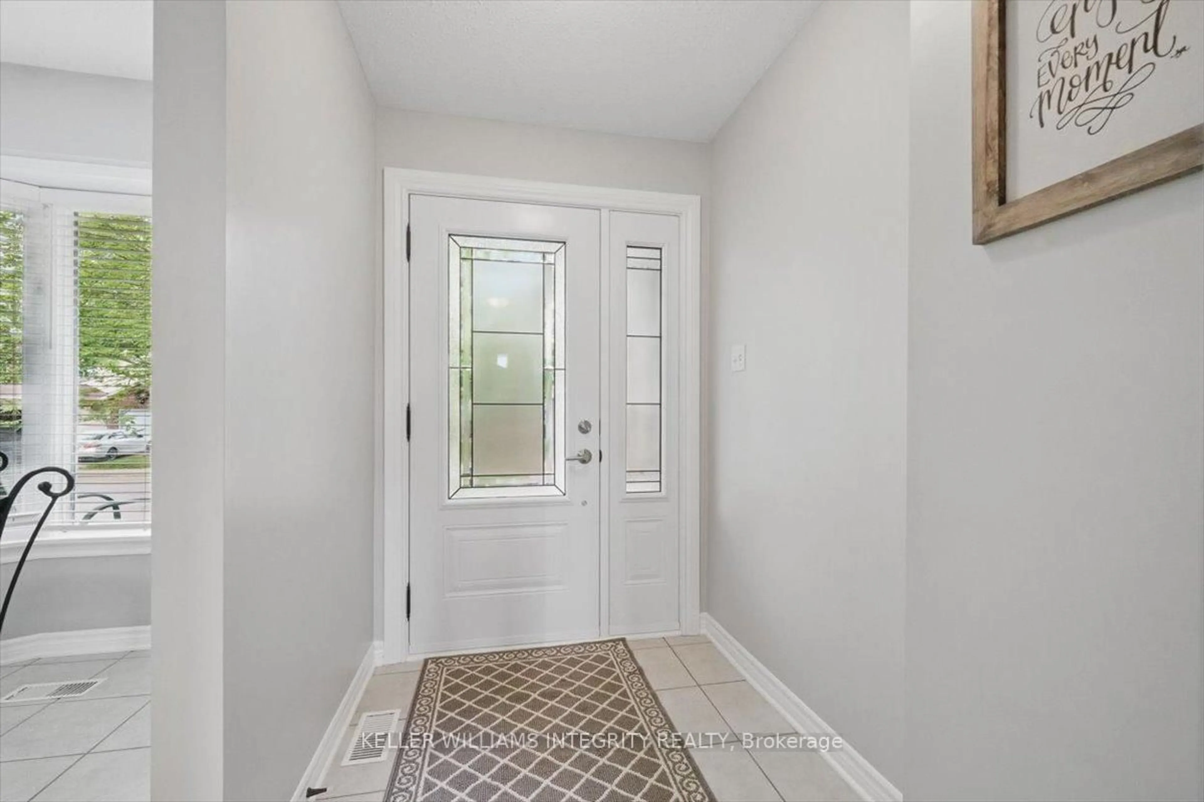 Indoor entryway for 1561 Verchere St, Orleans Ontario K1C 6B8