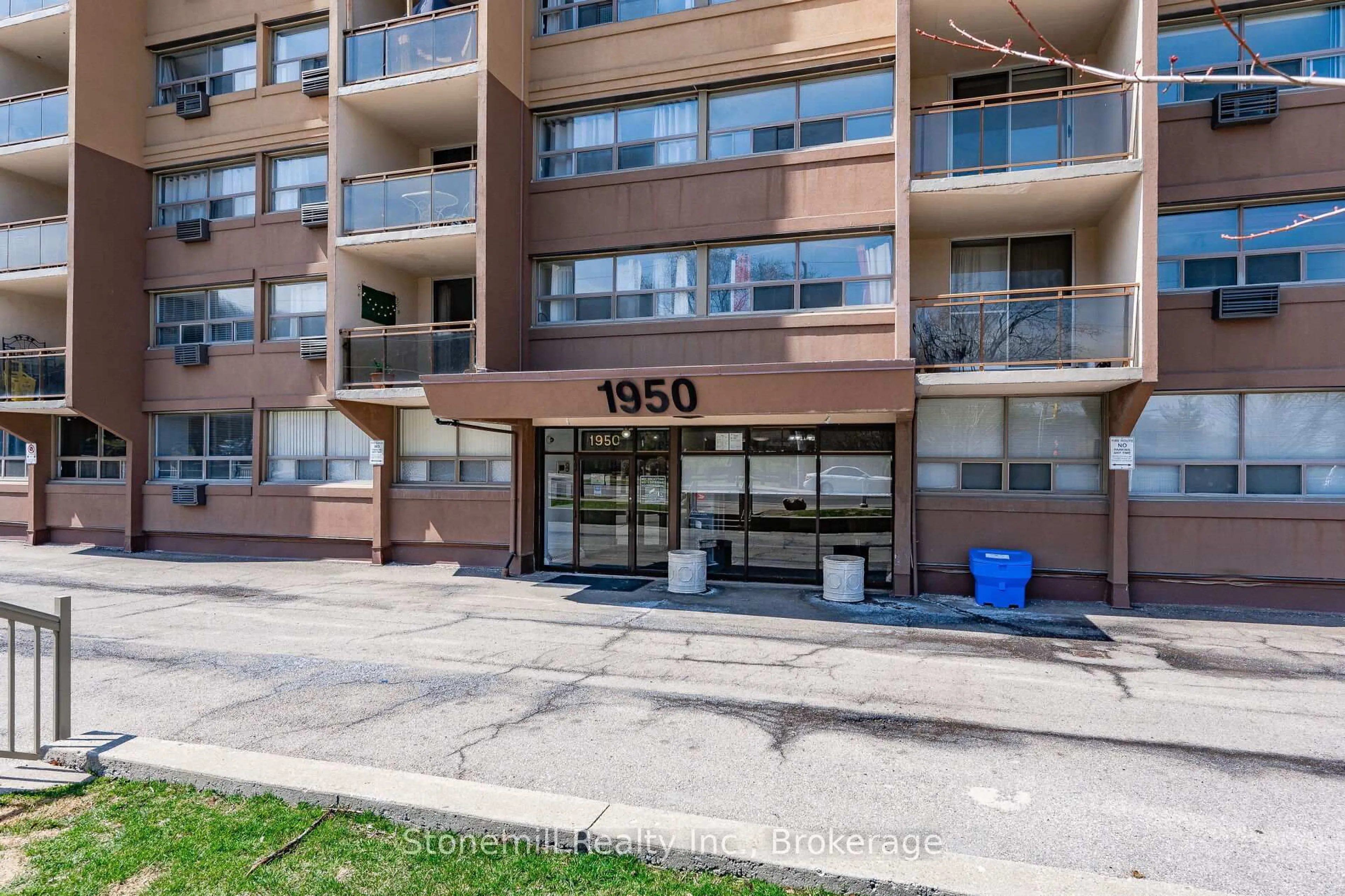 Unknown for 1950 Main St #304, Hamilton Ontario L8S 4M9