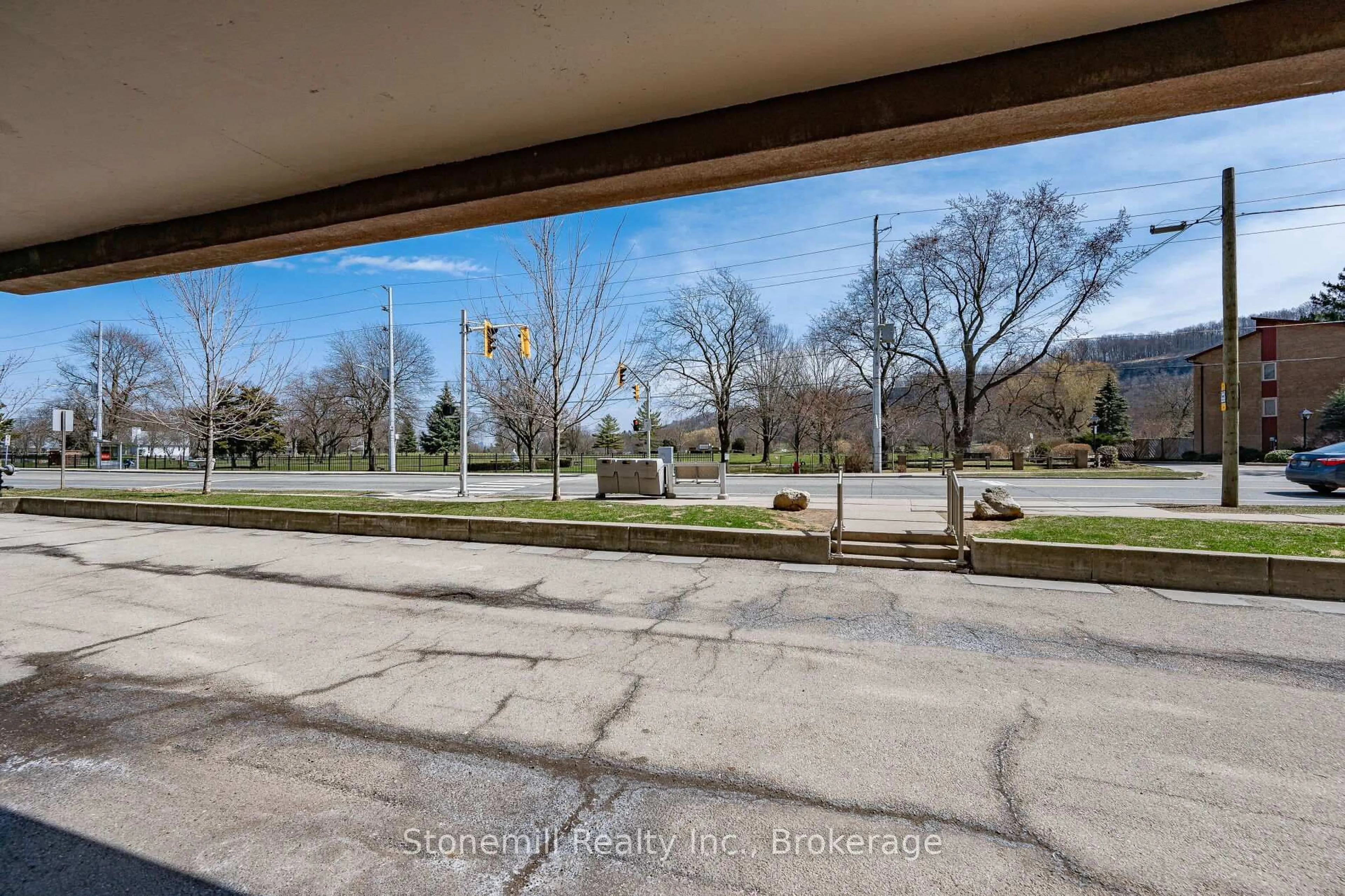Unknown for 1950 Main St #304, Hamilton Ontario L8S 4M9