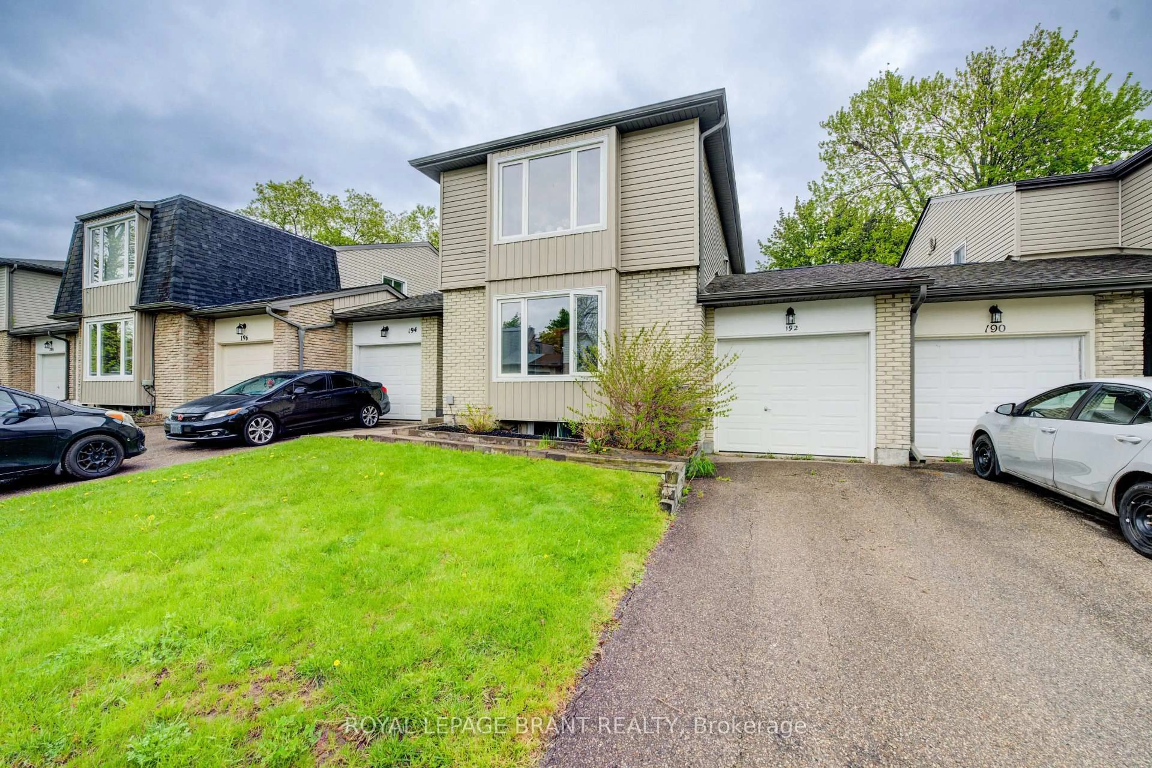 A pic from outside/outdoor area/front of a property/back of a property/a pic from drone, street for 192 Silver Aspen Cres, Kitchener Ontario N2N 1J1