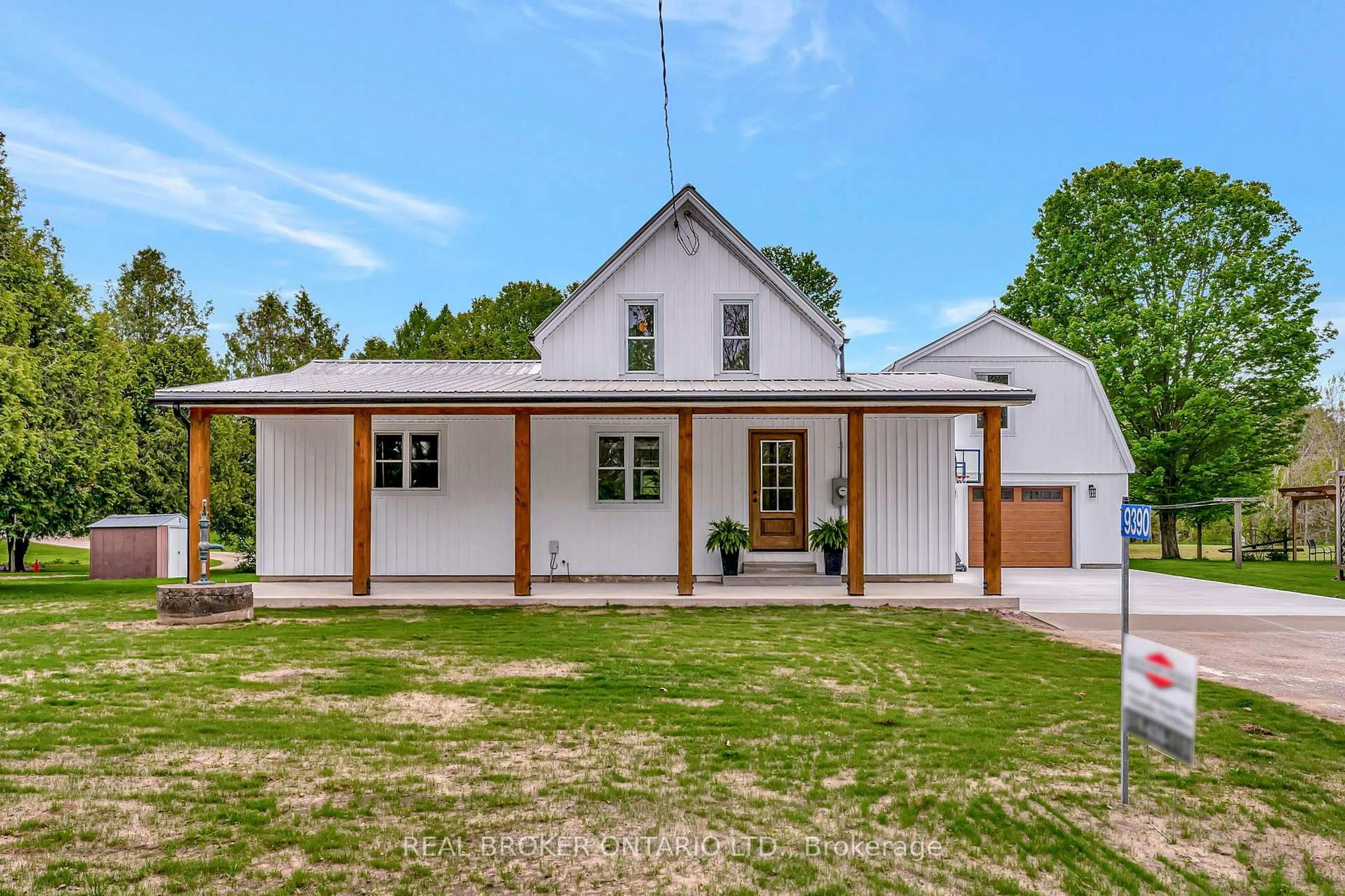 A pic from outside/outdoor area/front of a property/back of a property/a pic from drone, building for 9390 Richmond Rd, Bayham Ontario N5H 2R1