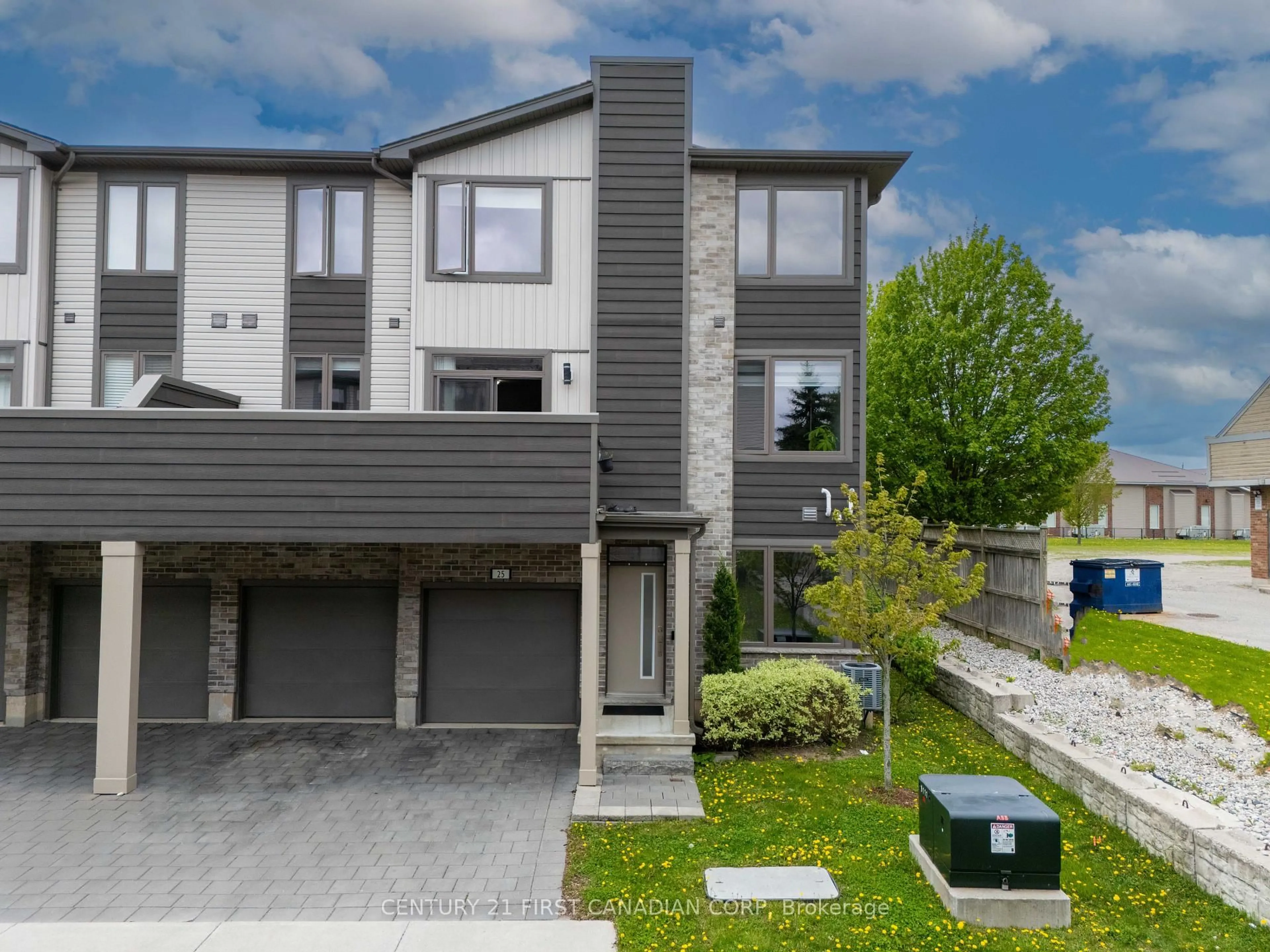 Unknown for 2070 Meadowgate Blvd #25, London South Ontario N6M 0H5
