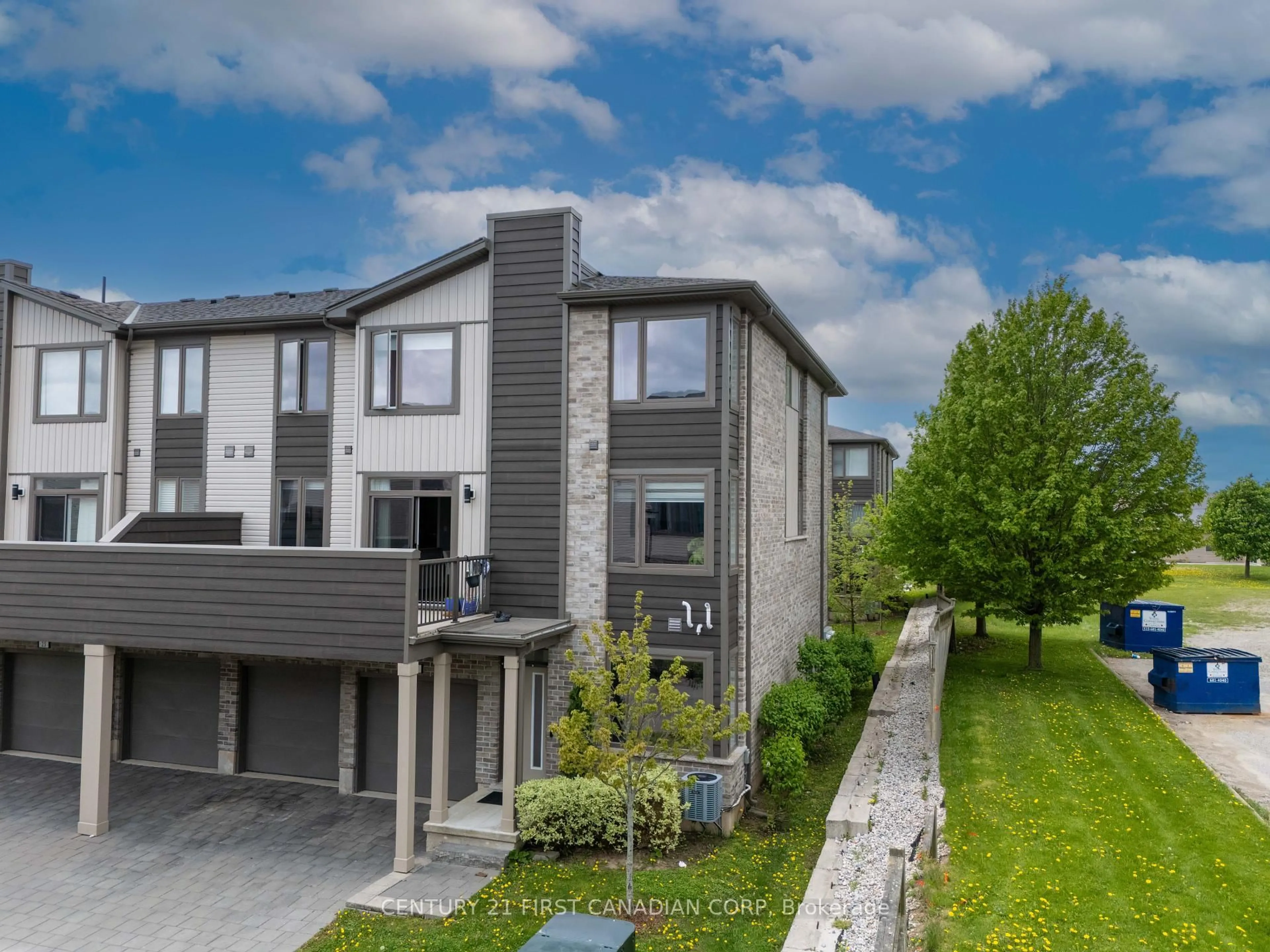 A pic from outside/outdoor area/front of a property/back of a property/a pic from drone, street for 2070 Meadowgate Blvd #25, London South Ontario N6M 0H5