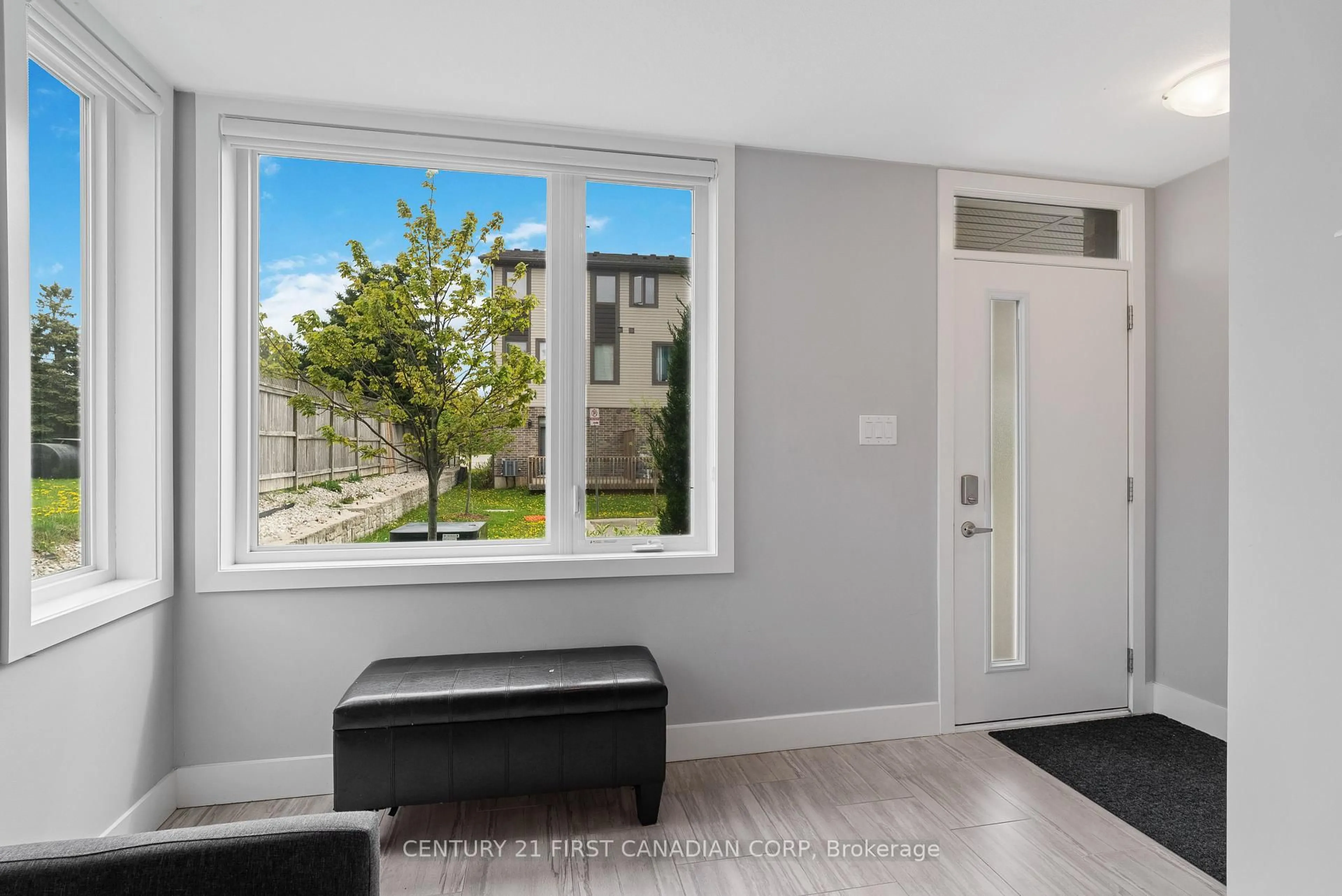 Indoor entryway for 2070 Meadowgate Blvd #25, London South Ontario N6M 0H5