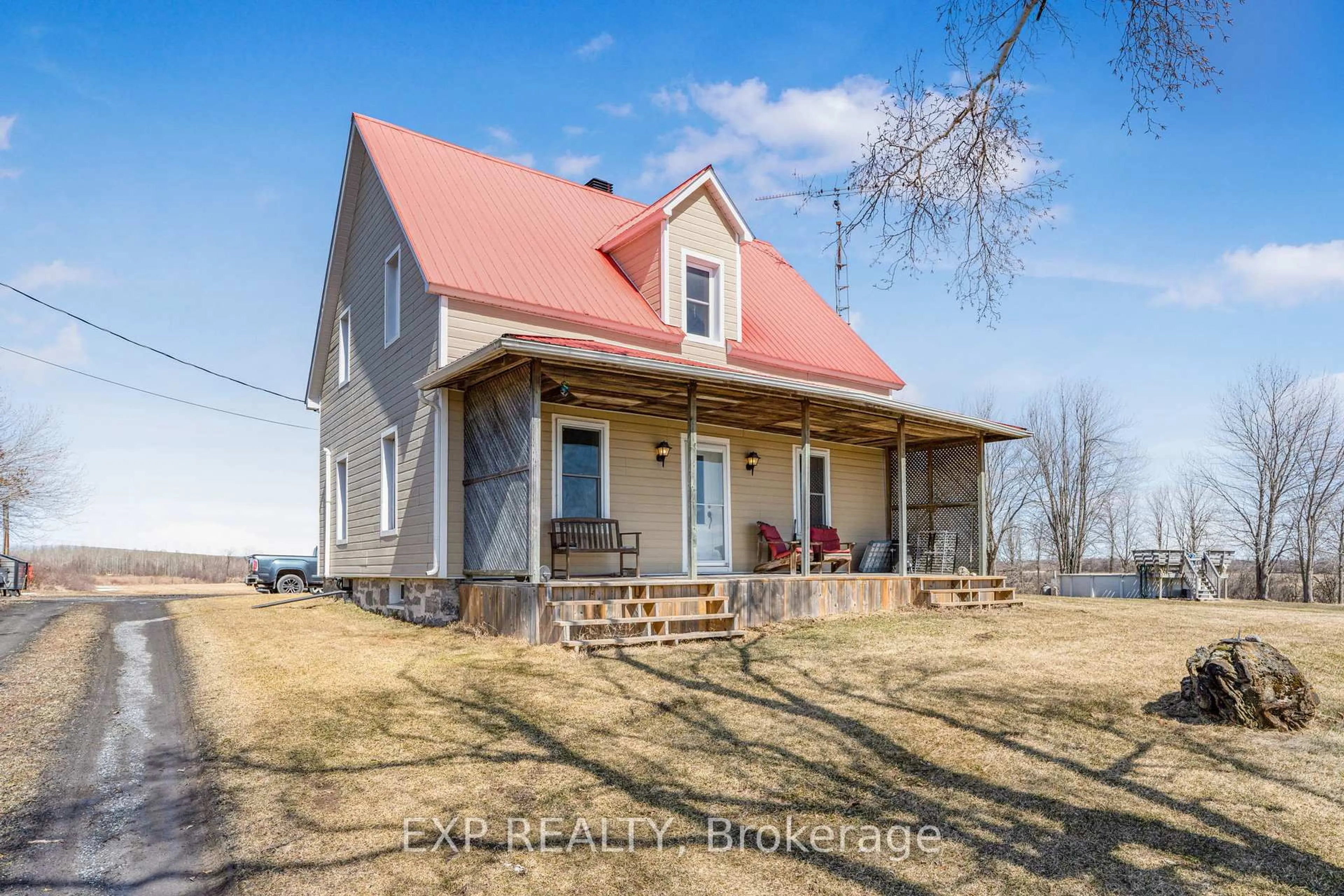 A pic from outside/outdoor area/front of a property/back of a property/a pic from drone, building for 20405 Laggan-Glenelg Rd, North Glengarry Ontario K0B 1E0