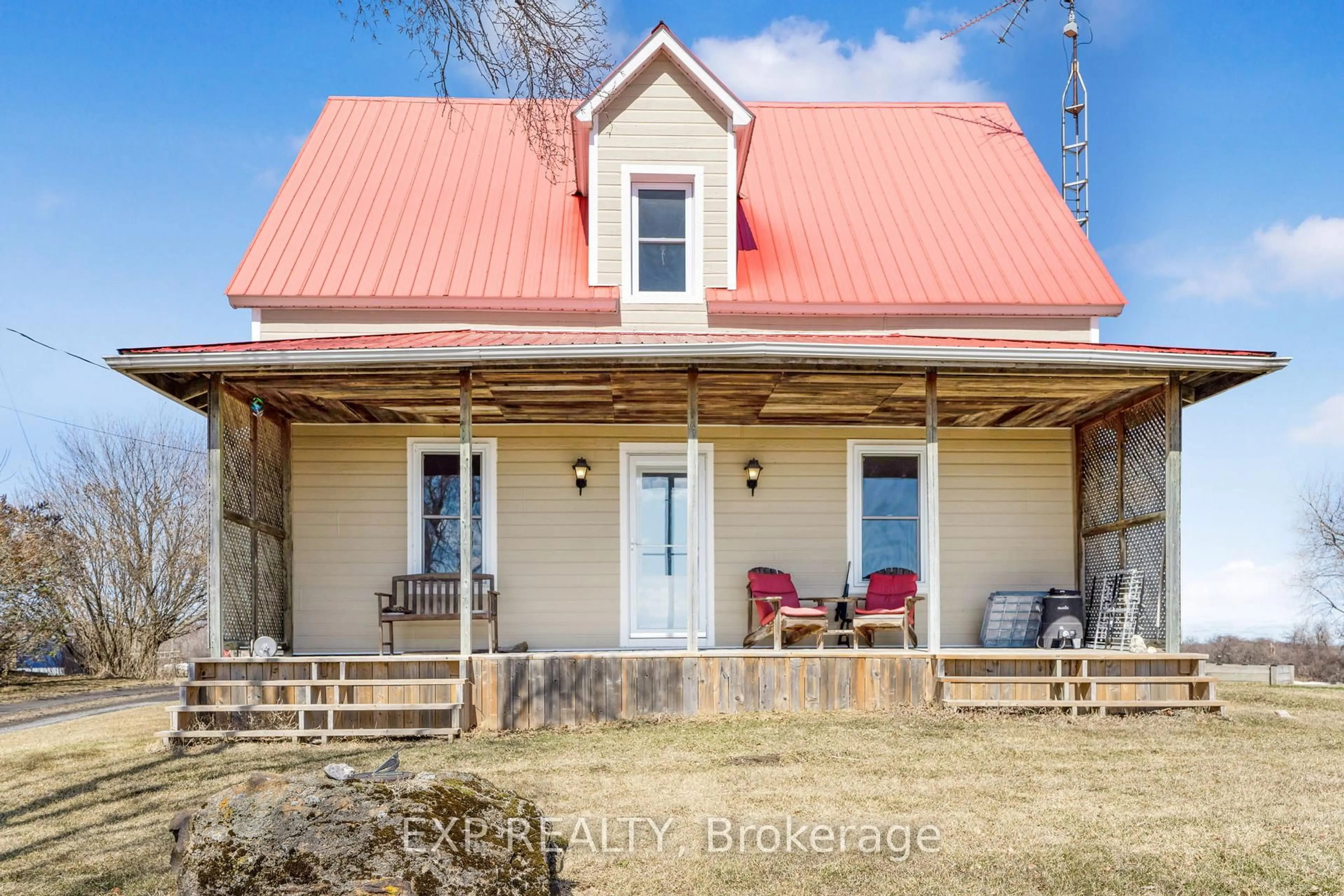 A pic from outside/outdoor area/front of a property/back of a property/a pic from drone, building for 20405 Laggan-Glenelg Rd, North Glengarry Ontario K0B 1E0